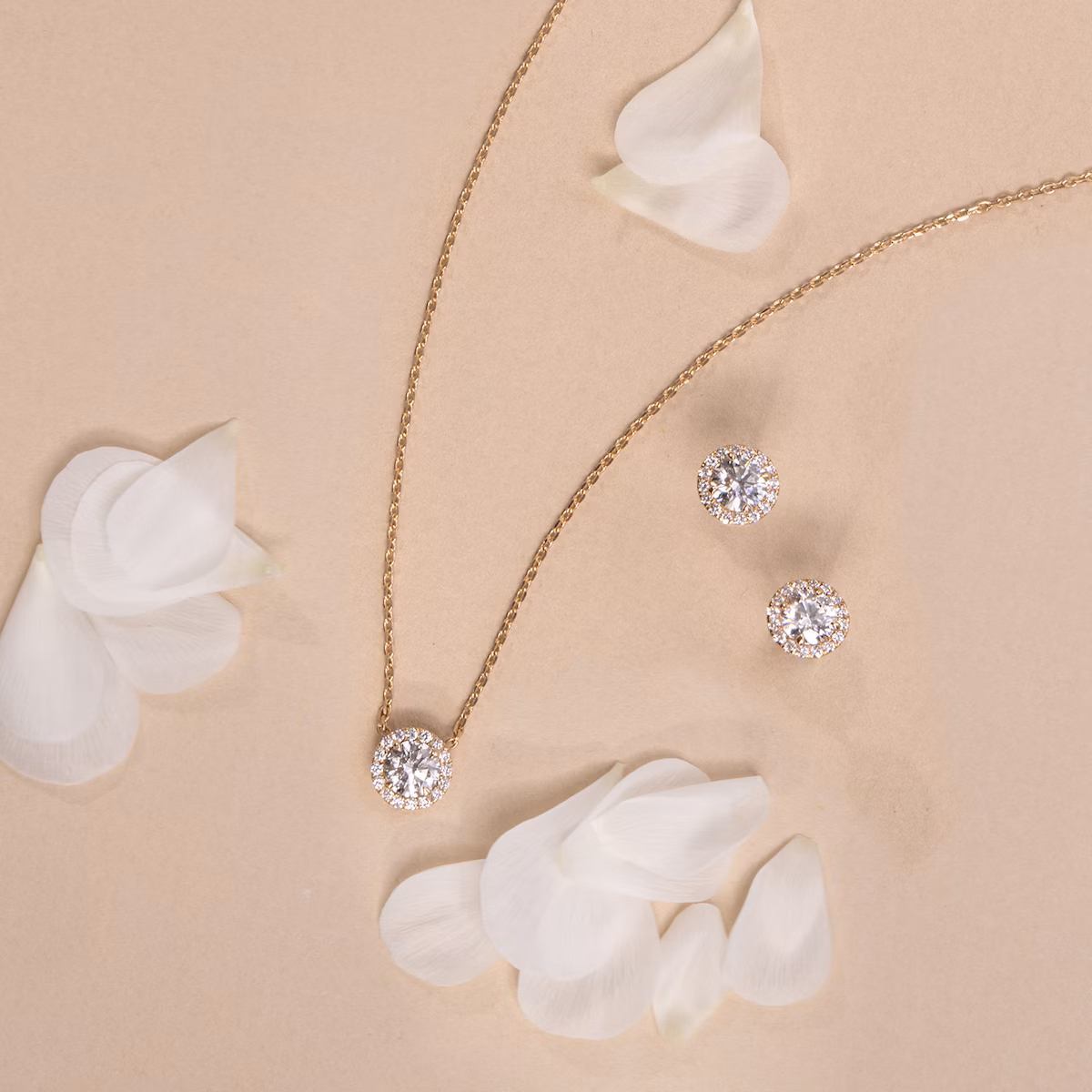 Halo Necklace | Round Brilliant | 14k | Yellow Gold | caratWeight: 0.25ct
