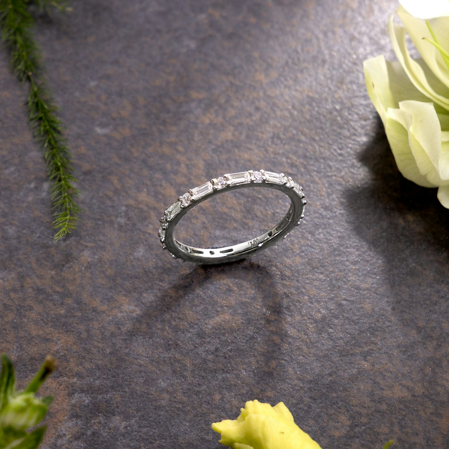 The Alternating Shapes Band | Round Brilliant | Platinum | bandStyle: full