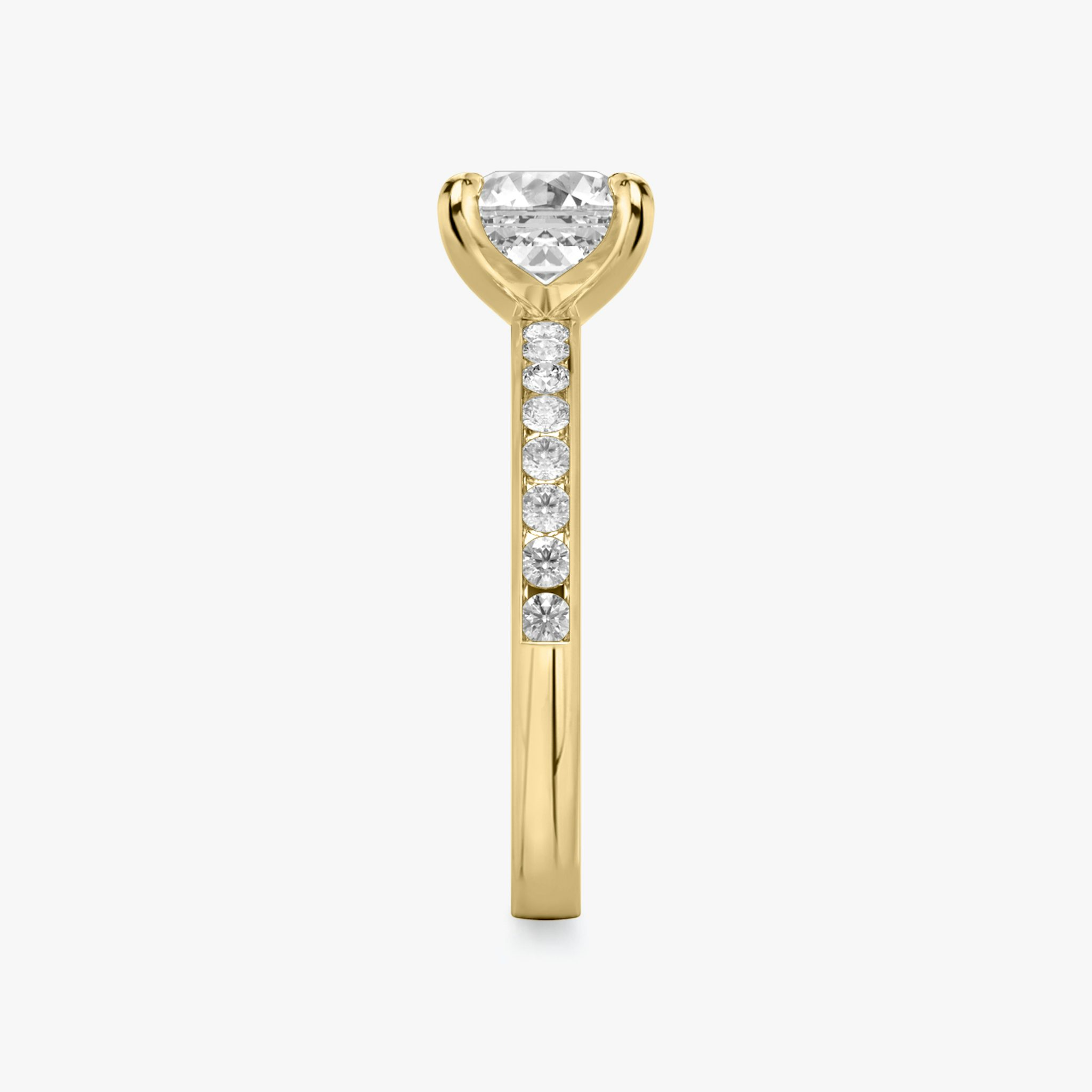 Anillo de compromiso Devotion | Asscher | 18k | Oro amarillo | bandAccent: Pavé | bandStoneShape: Brillante | bandStoneStyle: large | diamondOrientation: vertical | caratWeight: other