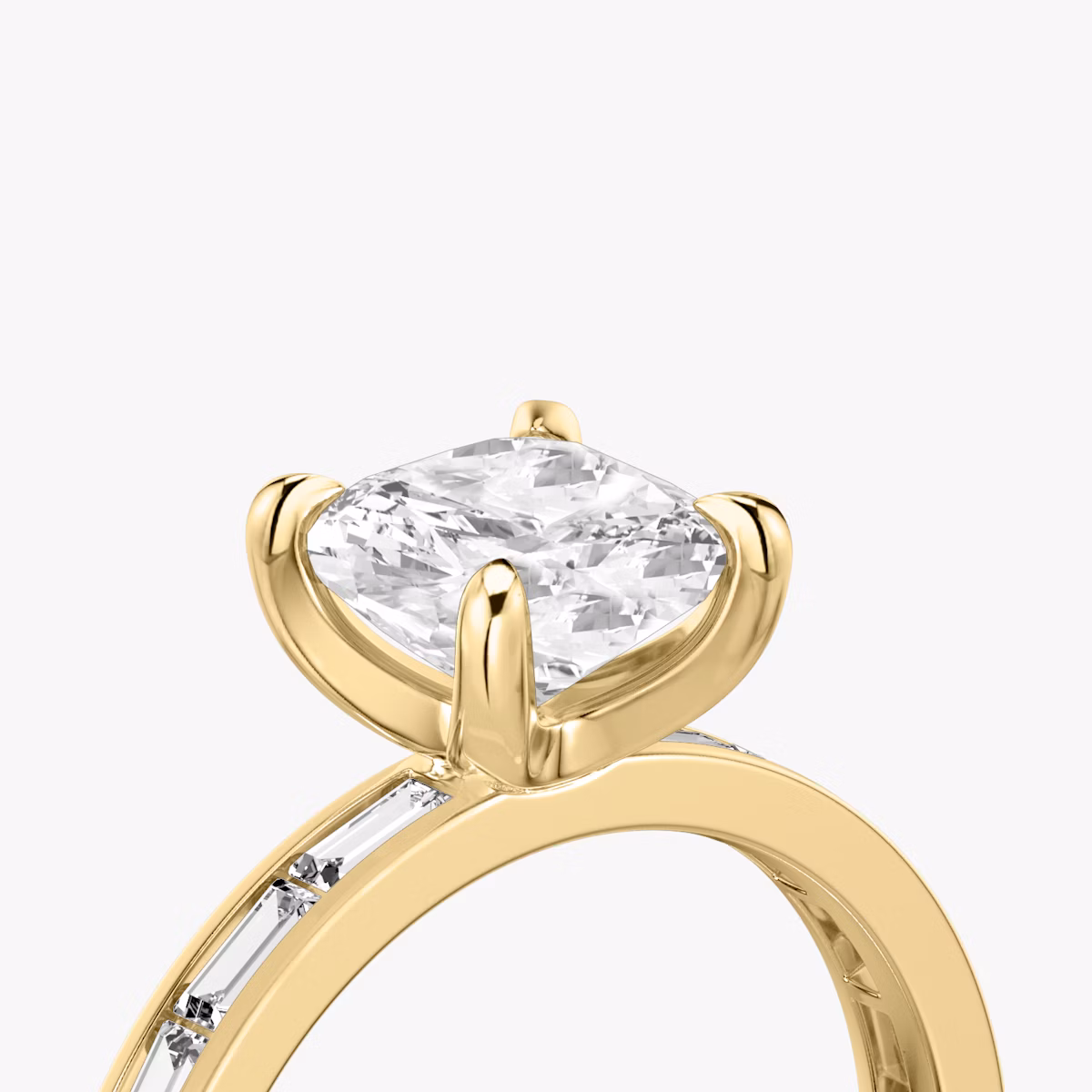 Anillo de compromiso Devotion | Cojín | 18k | Oro amarillo | bandAccent: Pavé | bandStoneShape: Baguette | bandStoneStyle: original | diamondOrientation: vertical | caratWeight: other