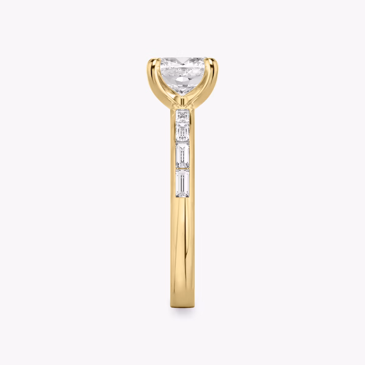 Anillo de compromiso Devotion | Cojín | 18k | Oro amarillo | bandAccent: Pavé | bandStoneShape: Baguette | bandStoneStyle: original | diamondOrientation: vertical | caratWeight: other