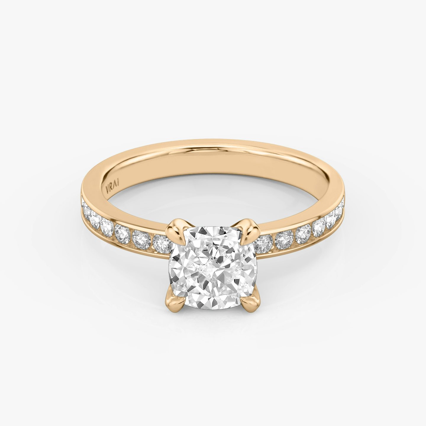 Bague de fiançailles Devotion | Coussin | 14k | Or rose | bandAccent: Pavé | bandStoneShape: Rond Brillant | bandStoneStyle: large | diamondOrientation: vertical | caratWeight: other