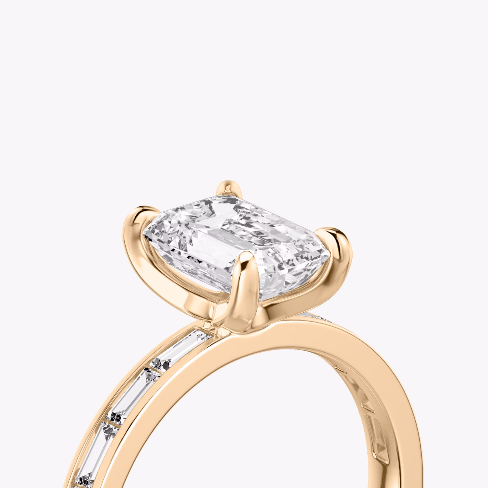 Anillo de compromiso Devotion | Esmeralda | 14k | Oro rosa | bandAccent: Pavé | bandStoneShape: Baguette | bandStoneStyle: original | diamondOrientation: vertical | caratWeight: other