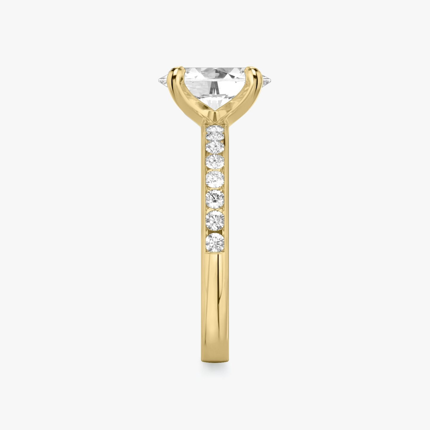 Devotion | Oval | 18k | Gelbgold | bandAccent: Mit Pavé-Besatz | bandStoneShape: Rund | bandStoneStyle: large | diamondOrientation: vertical | caratWeight: other