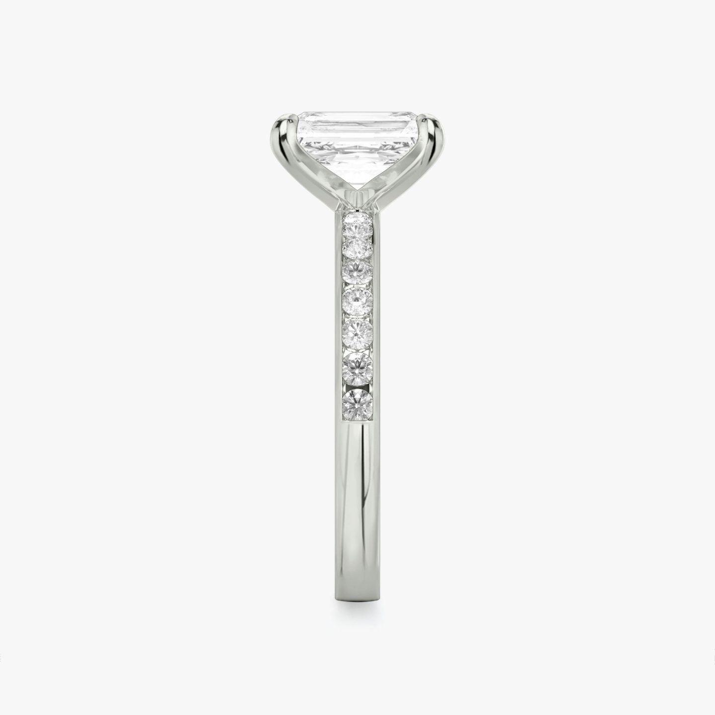Anillo de compromiso Devotion | Radiante | Platino | bandAccent: Pavé | bandStoneShape: Brillante | bandStoneStyle: large | diamondOrientation: vertical | caratWeight: other