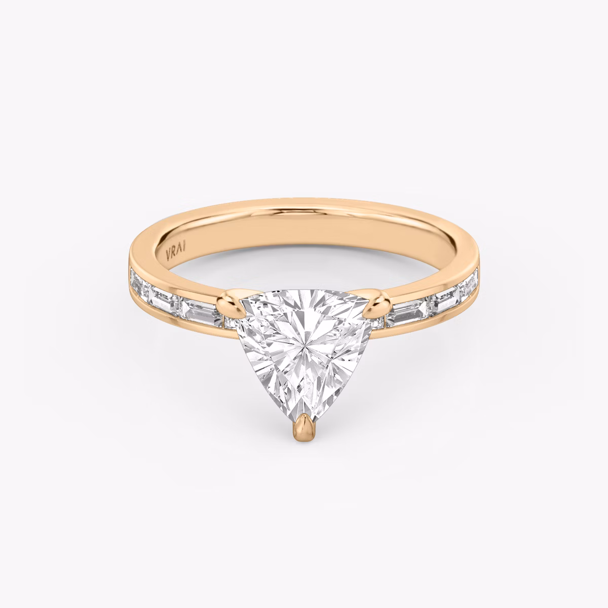 Anillo de compromiso Devotion | Trillón | 14k | Oro rosa | bandAccent: Pavé | bandStoneShape: Baguette | bandStoneStyle: original | diamondOrientation: vertical | caratWeight: other