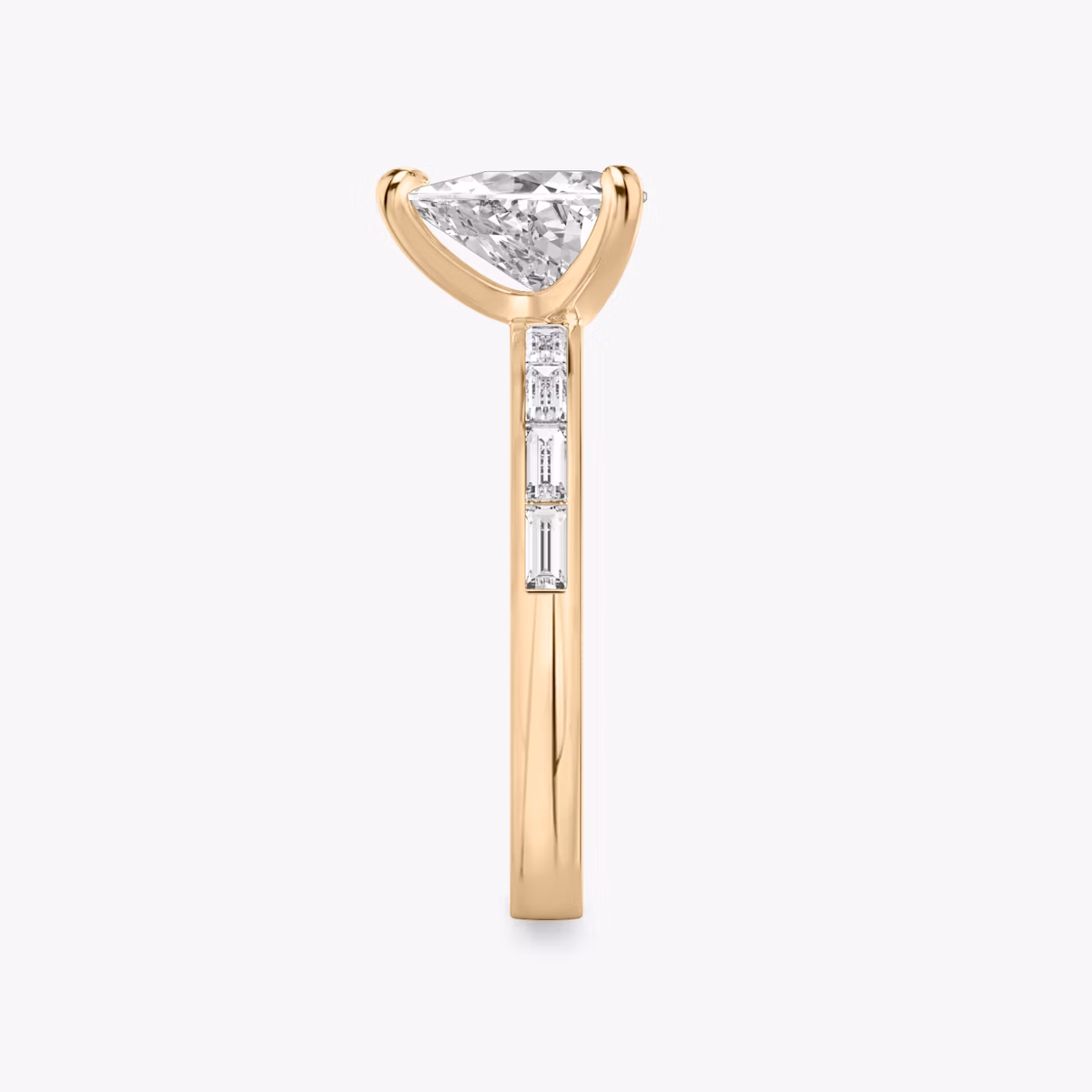Anillo de compromiso Devotion | Trillón | 14k | Oro rosa | bandAccent: Pavé | bandStoneShape: Baguette | bandStoneStyle: original | diamondOrientation: vertical | caratWeight: other