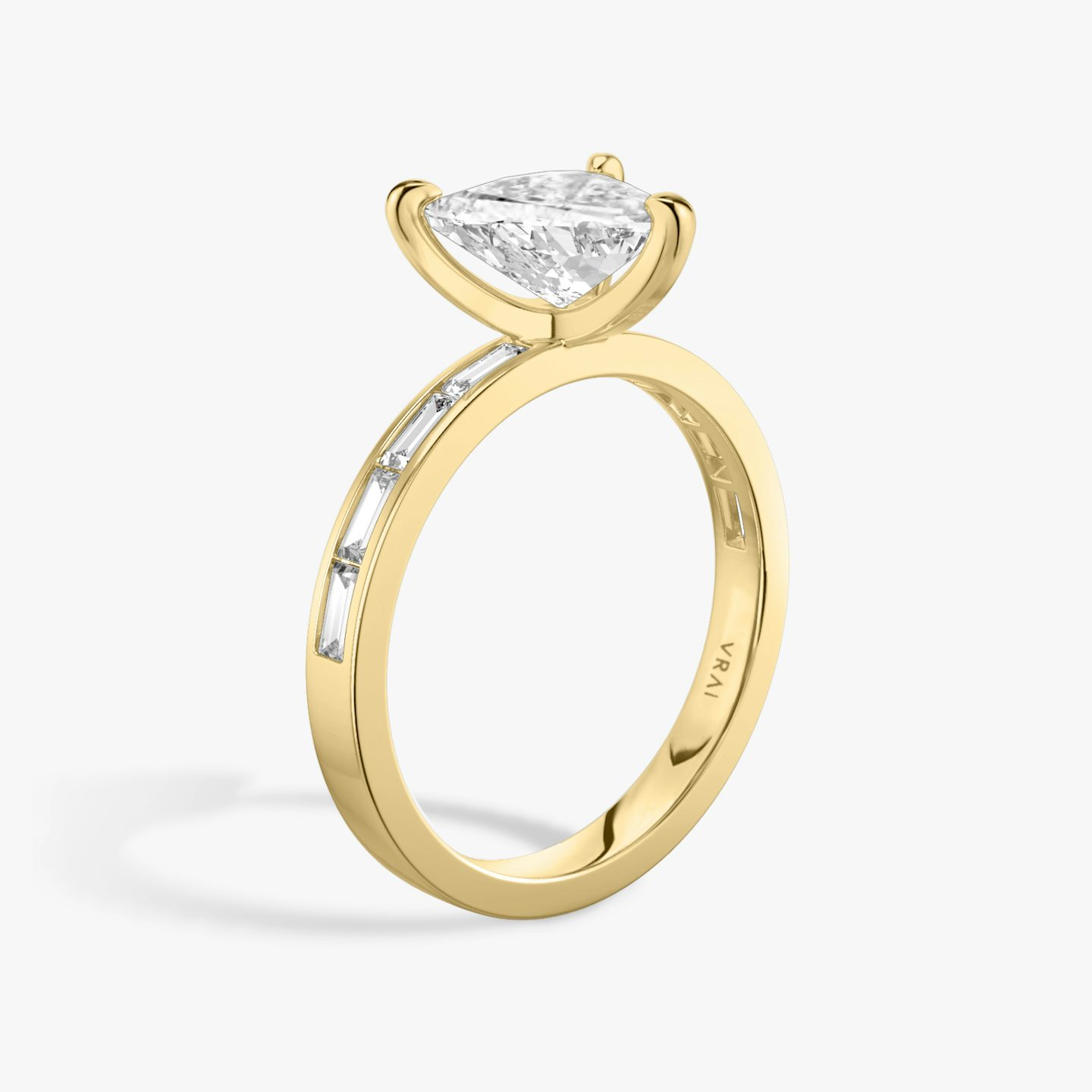 Devotion | Trillant | 18k | Gelbgold | bandAccent: Mit Pavé-Besatz | bandStoneShape: Baguette | bandStoneStyle: original | diamondOrientation: vertical | caratWeight: other
