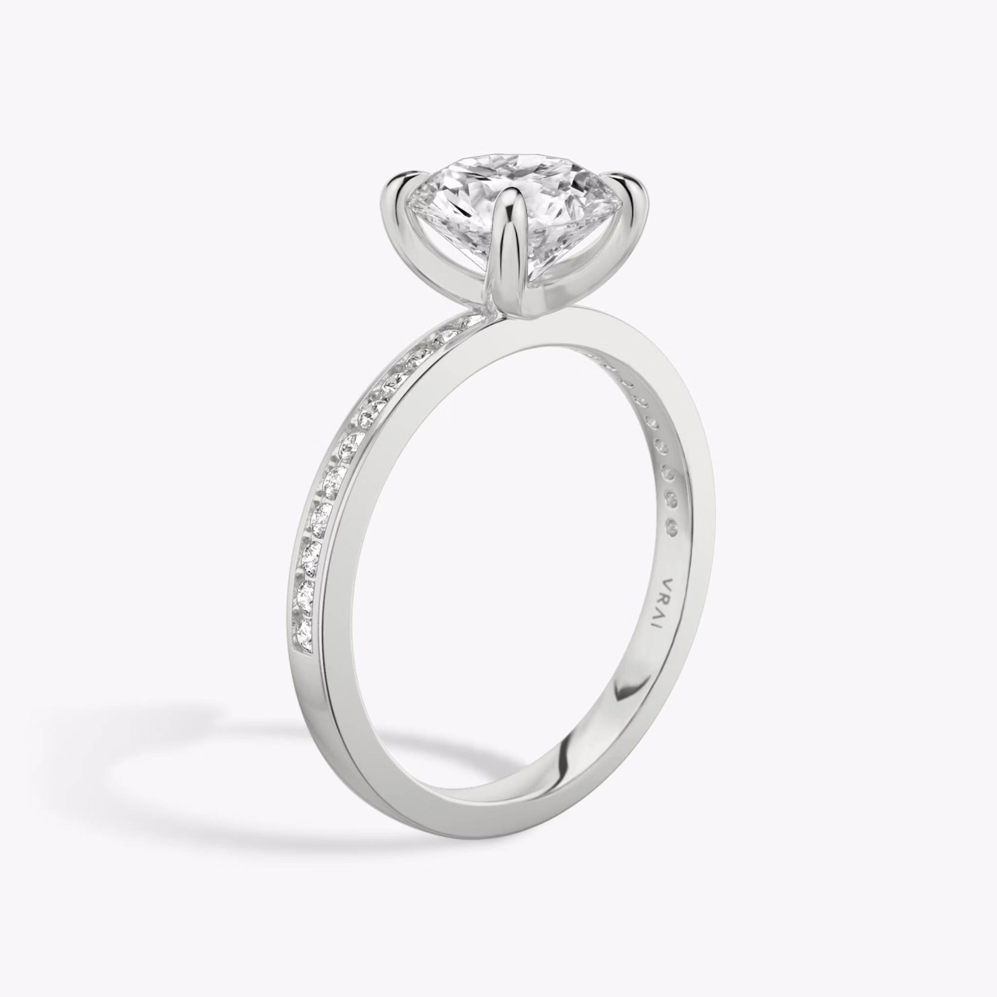 Anillo de compromiso Devotion | Brillante | 18k | Oro blanco | bandAccent: Pavé | bandStoneShape: Brillante | bandStoneStyle: original | caratWeight: other | diamondOrientation: vertical