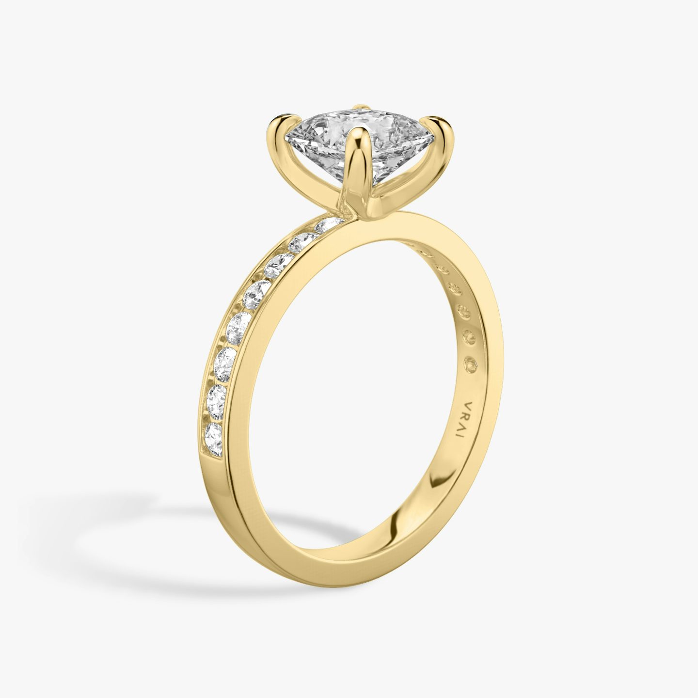 Devotion | Asscher | 18k | Gelbgold | bandAccent: Mit Pavé-Besatz | bandStoneShape: Rund | bandStoneStyle: large | diamondOrientation: vertical | caratWeight: other