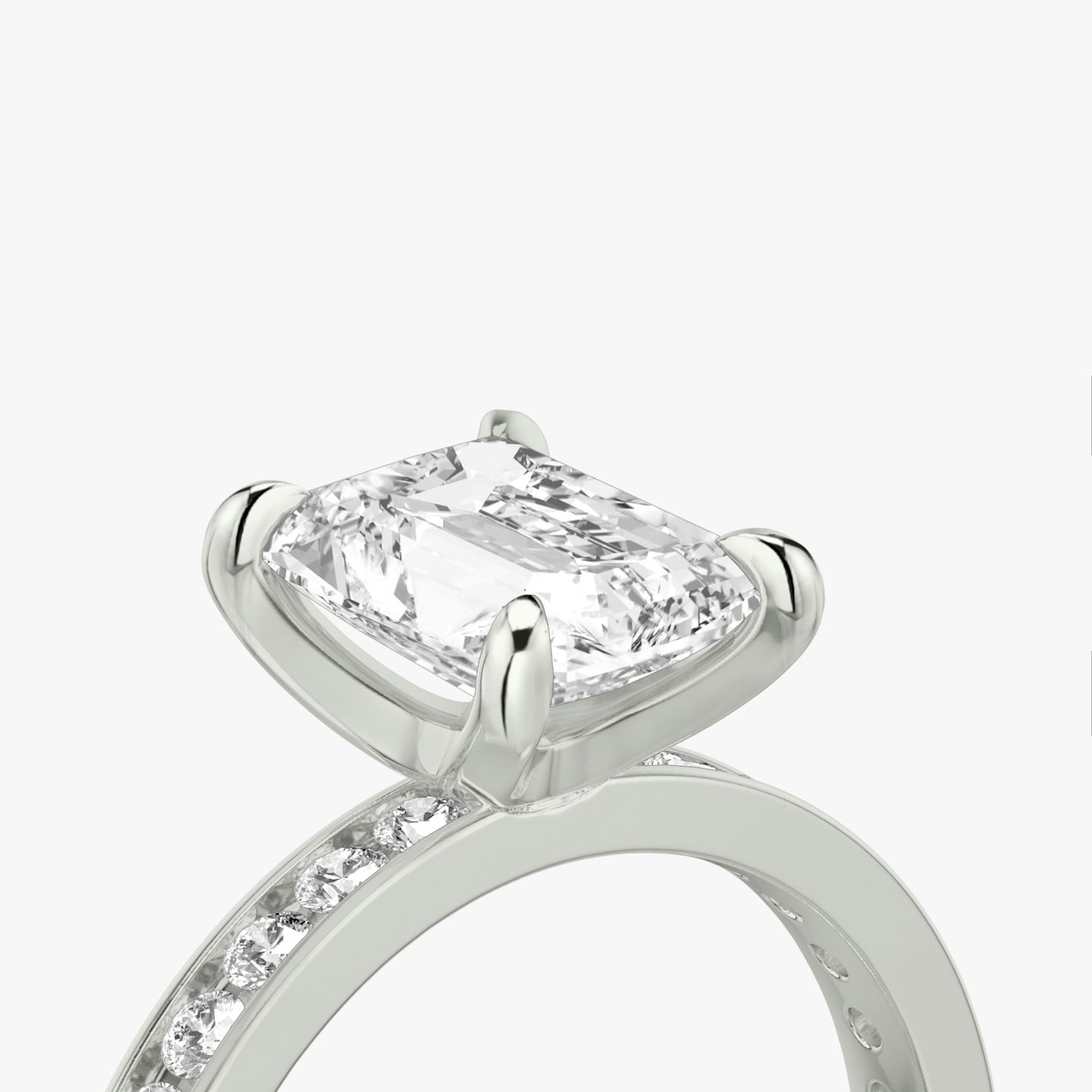 Anillo de compromiso Devotion | Radiante | Platino | bandAccent: Pavé | bandStoneShape: Brillante | bandStoneStyle: large | diamondOrientation: vertical | caratWeight: other