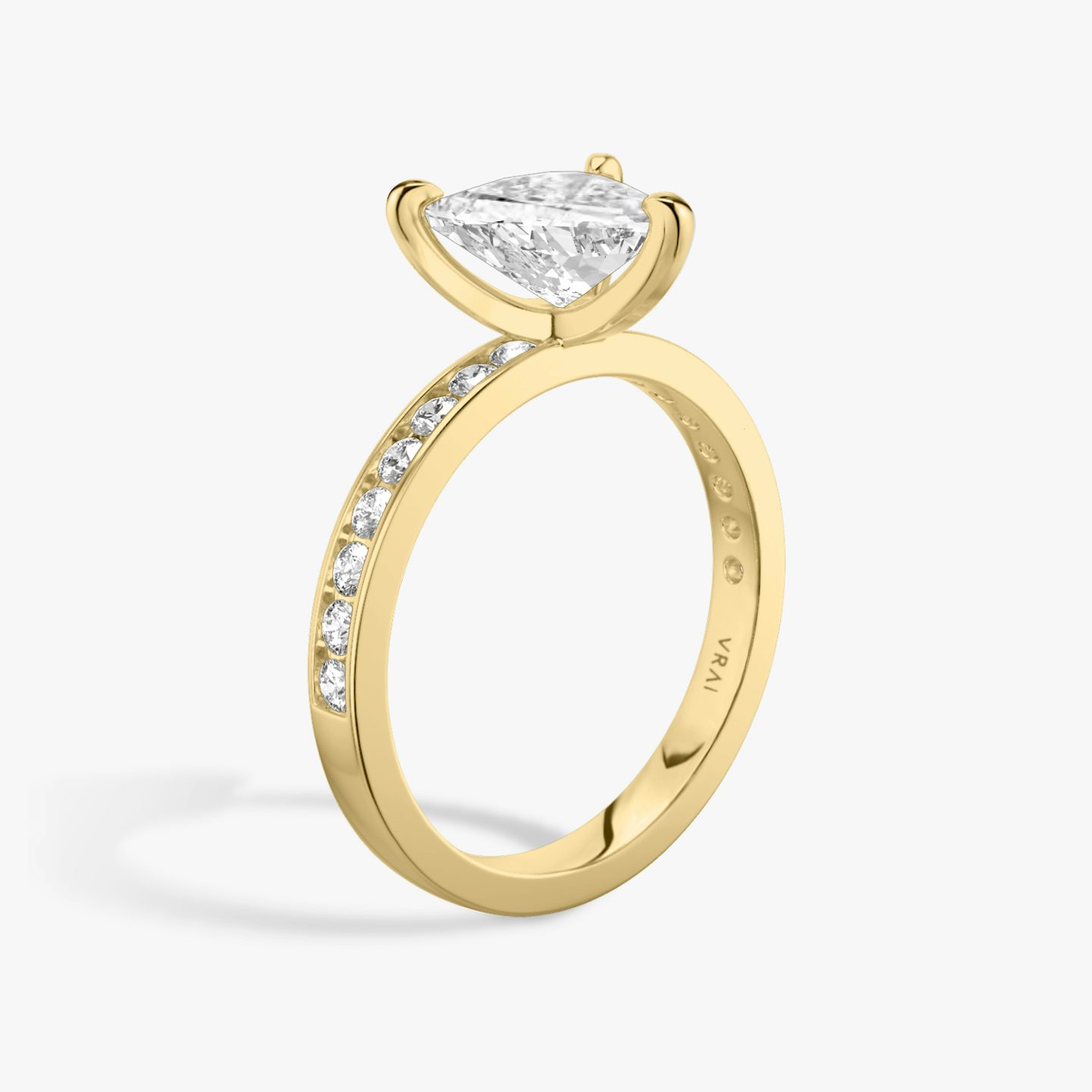 The Devotion | Trillion | 18k | Yellow Gold | bandAccent: Pavé | bandStoneShape: Round Brilliant | bandStoneStyle: large | diamondOrientation: vertical | caratWeight: other