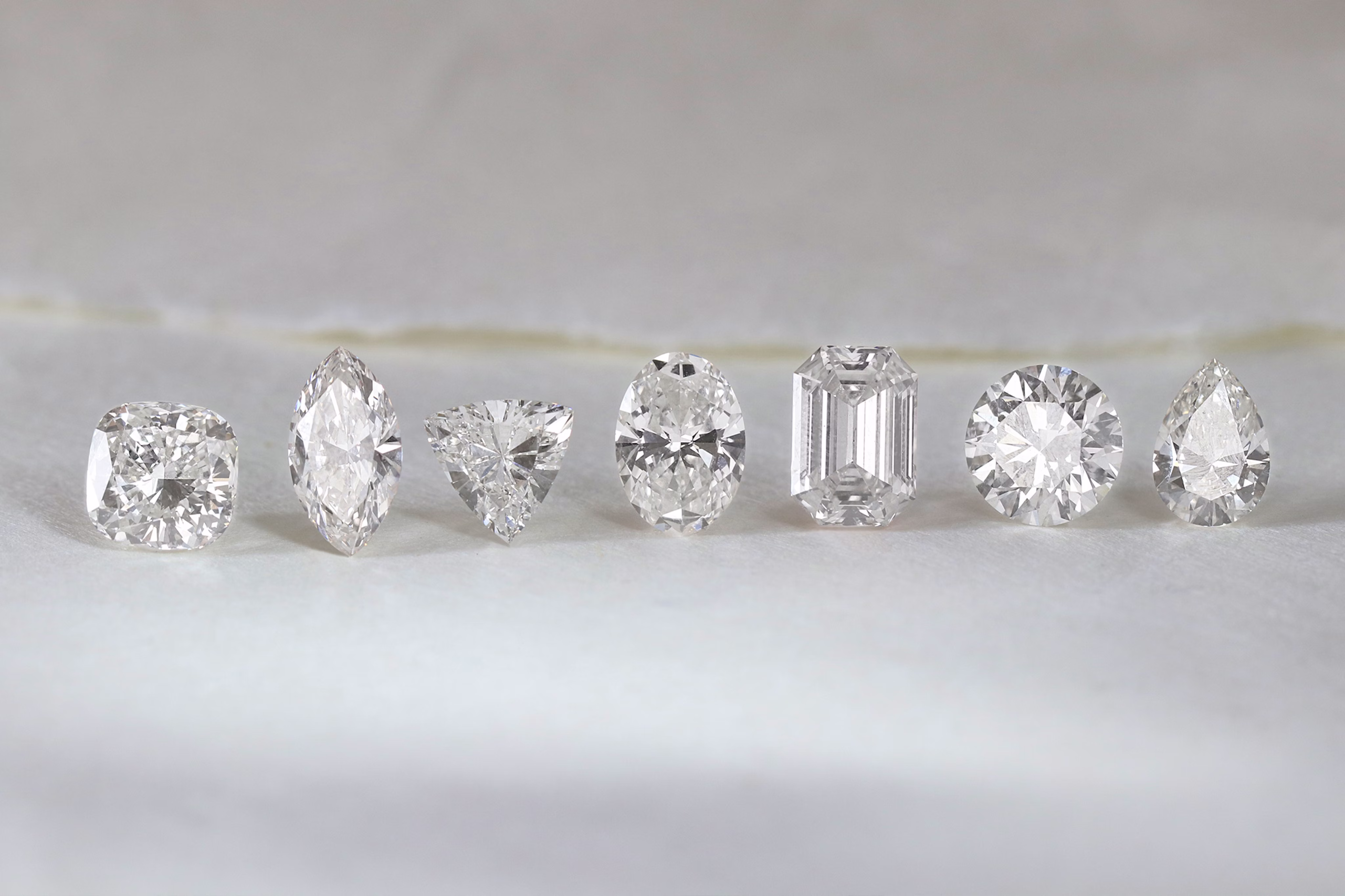 Loose diamond shapes guide: cushion, oval, emerald & pear.