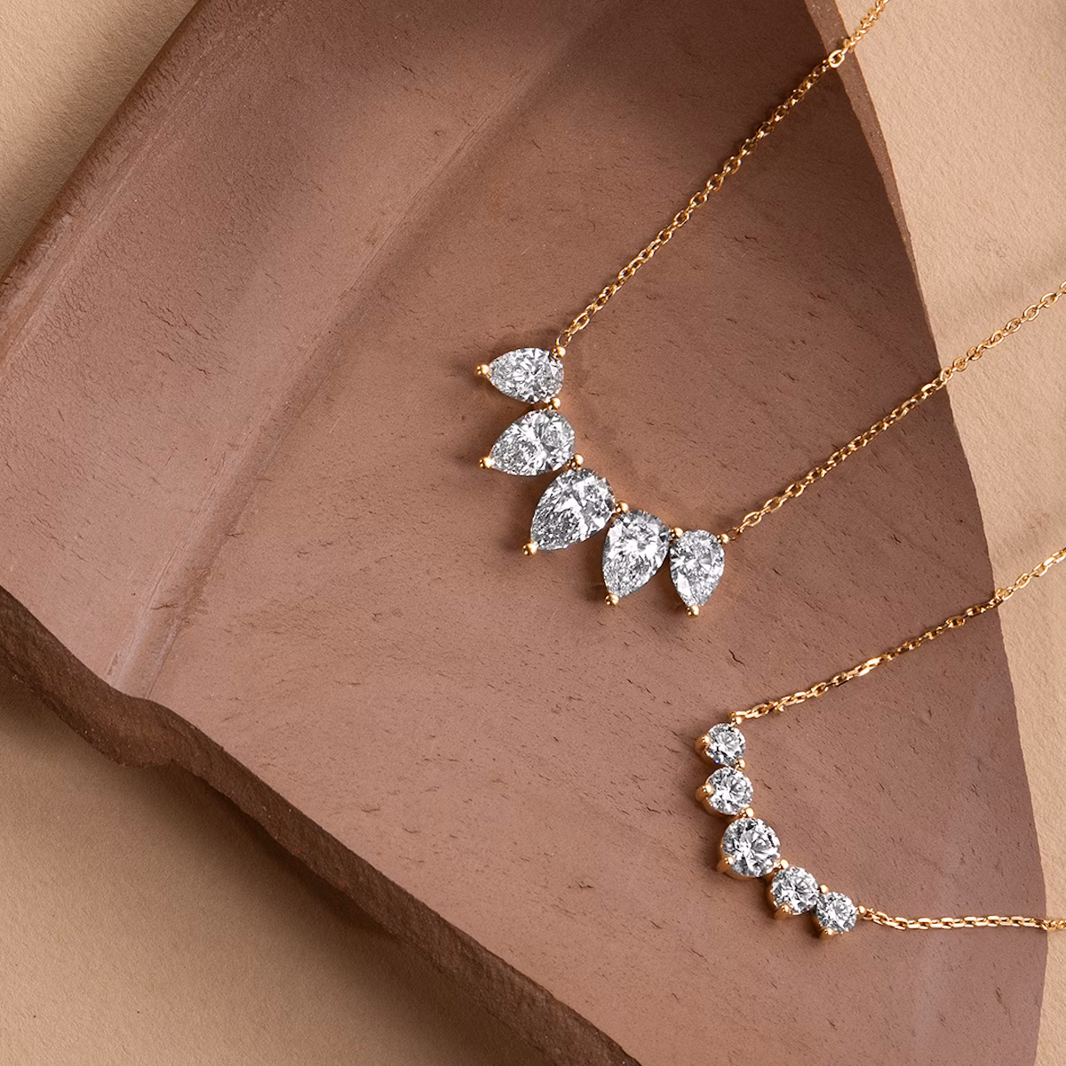Arc Necklace | Round Brilliant | 14k | Yellow Gold | diamondCount: 5 | diamondSize: original | chainLength: 16-18