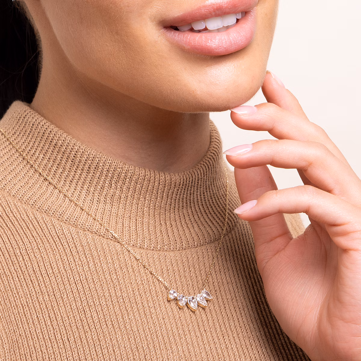 Arc Necklace | Pear | 14k | White Gold | diamondCount: 5 | diamondSize: large | chainLength: 16-18