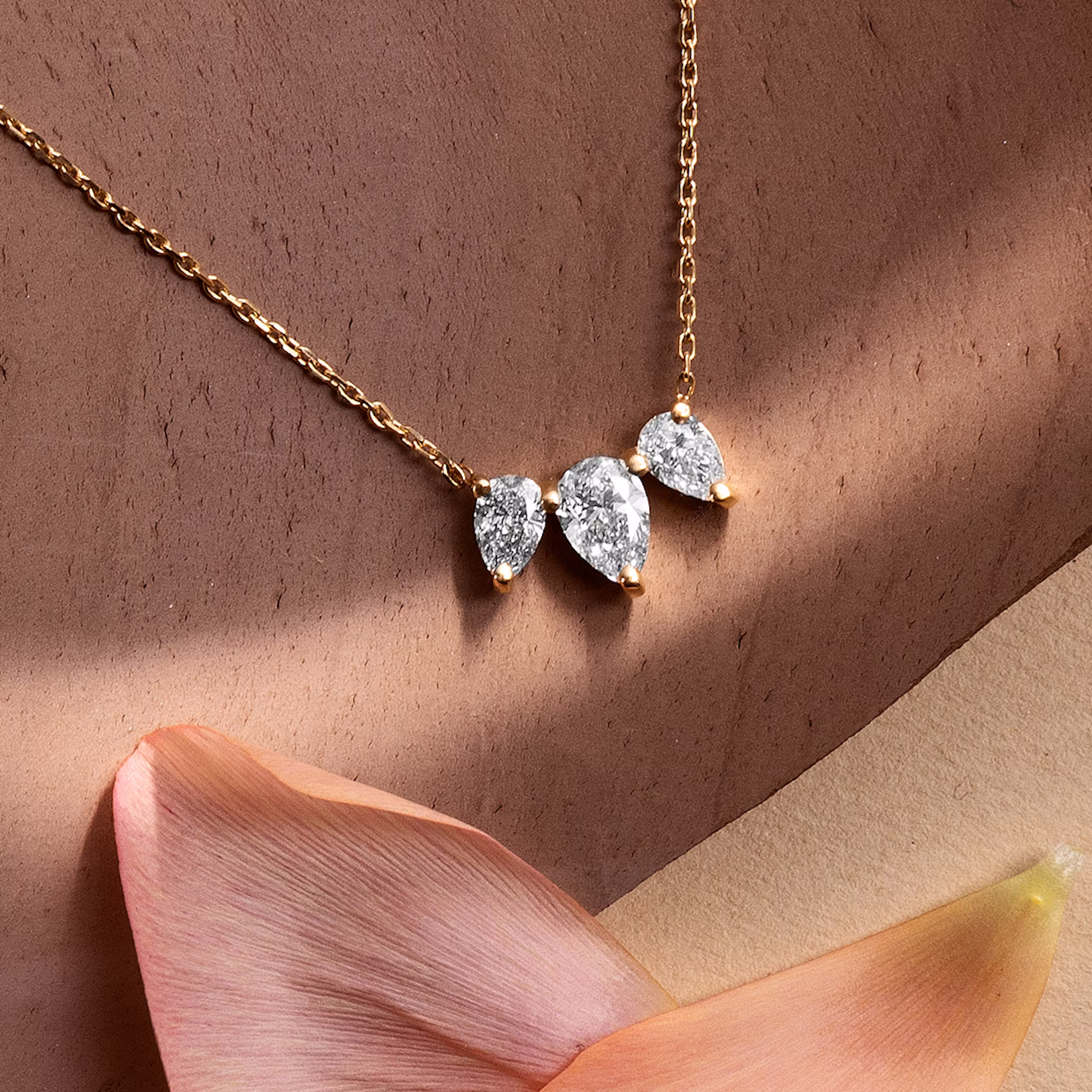 Arc Necklace | Pear | 14k | Yellow Gold | diamondCount: 3 | diamondSize: original | chainLength: 16-18