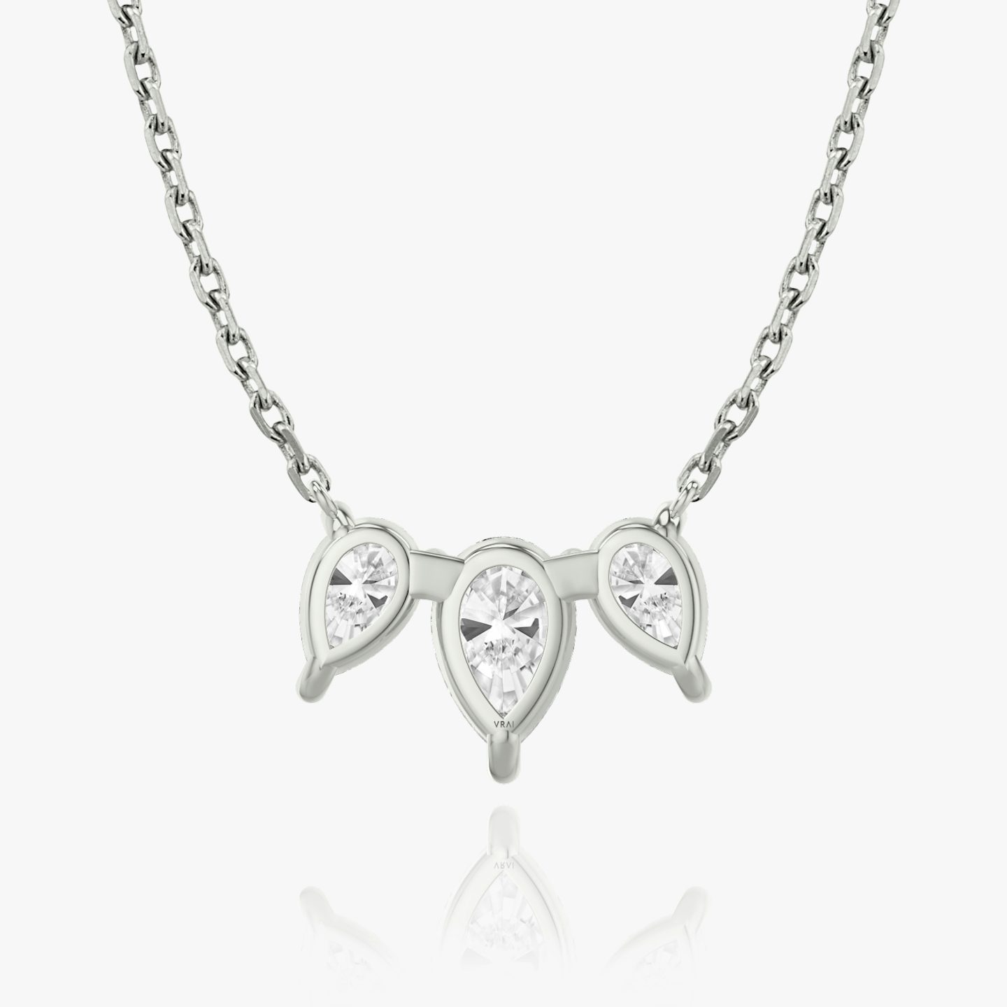 Collar Arc | Pera | 14k | Oro blanco | diamondCount: 3 | diamondSize: large | chainLength: 16-18