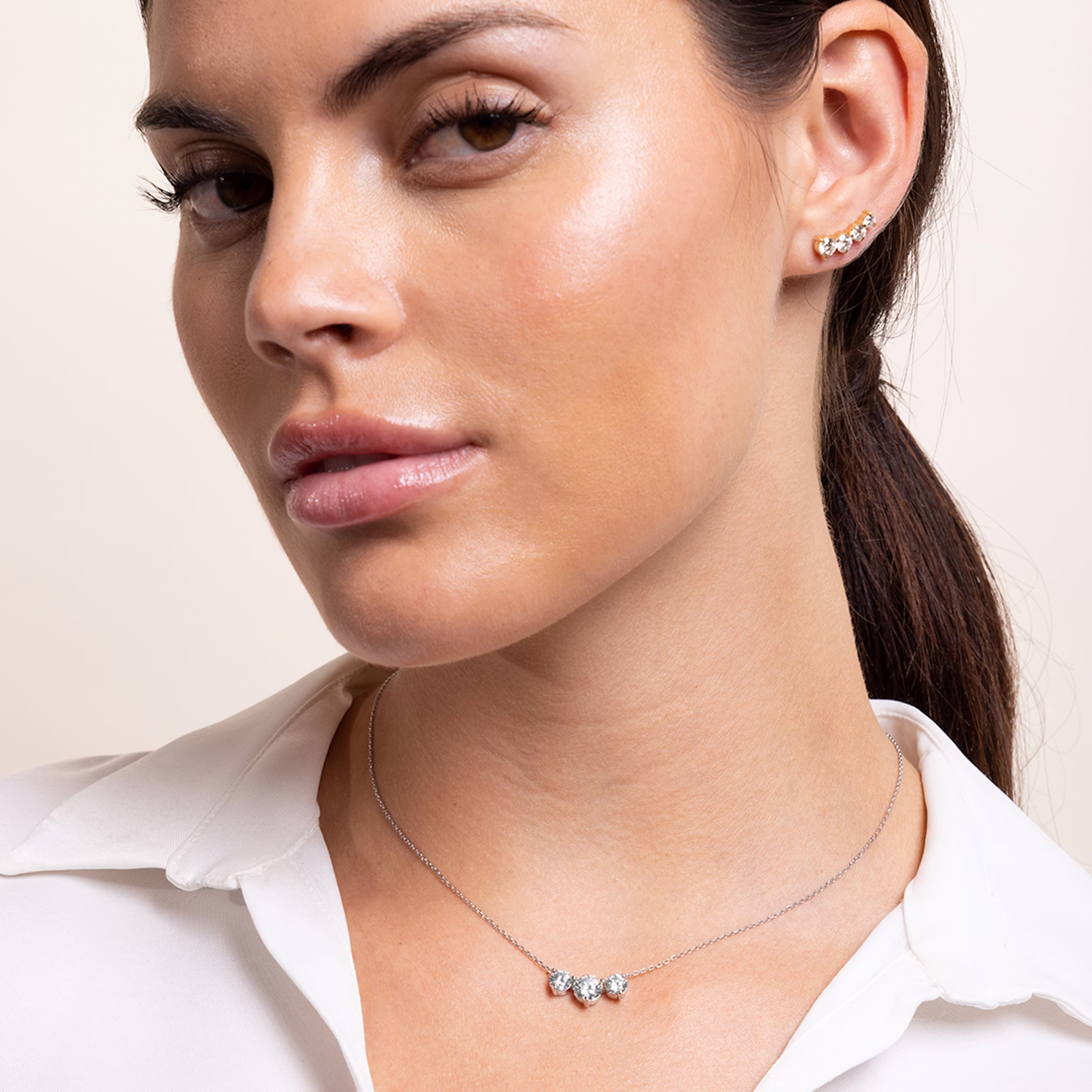 Arc Necklace | Round Brilliant | 14k | Yellow Gold | diamondCount: 3 | diamondSize: large | chainLength: 16-18