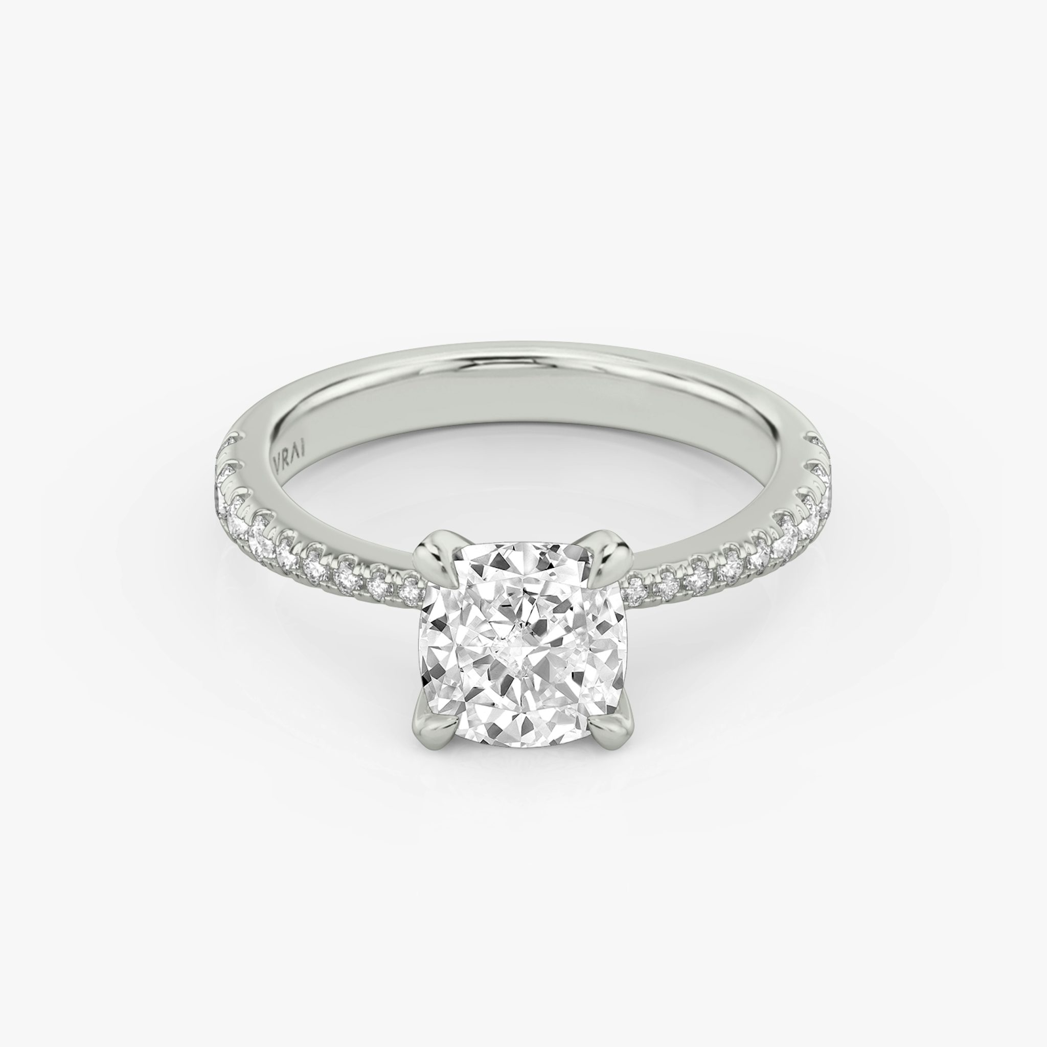 Tapered Classic | Cushion | Platin | bandAccent: Mit Pavé-Besatz | diamondOrientation: vertical | caratWeight: other