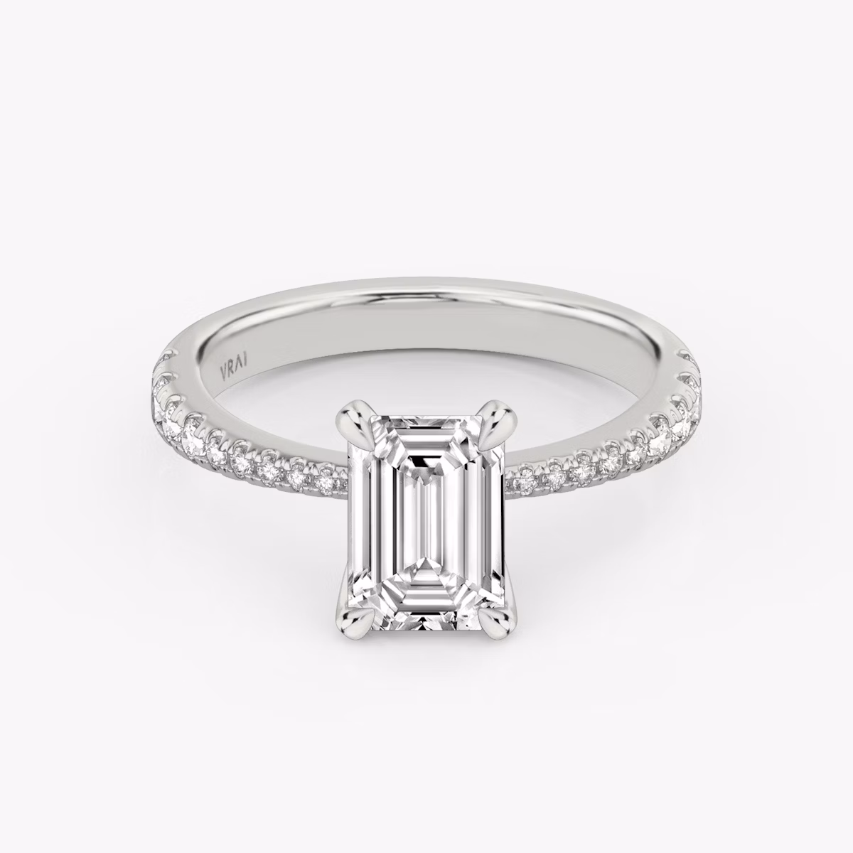 Tapered Classic | Emerald | 18k | Weißgold | bandAccent: Mit Pavé-Besatz | diamondOrientation: vertical | caratWeight: other