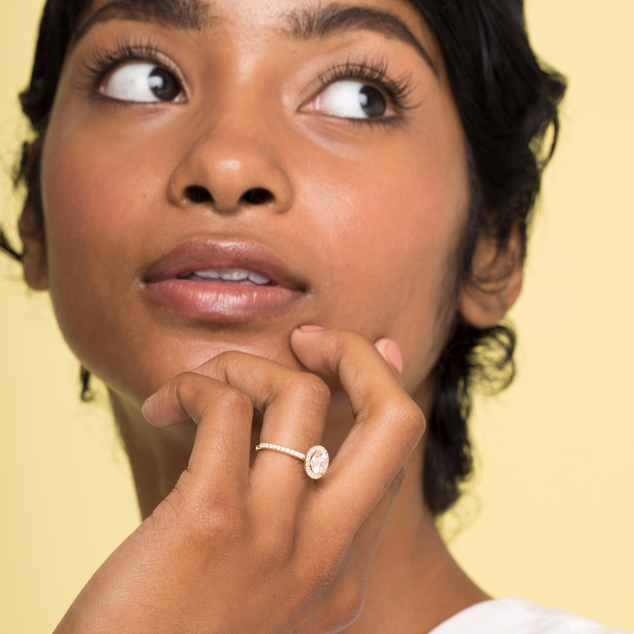 The Halo | Round Brilliant | 18k | Yellow Gold | bandAccent: Pavé | caratWeight: 2.0ct | haloSize: original | diamondOrientation: vertical