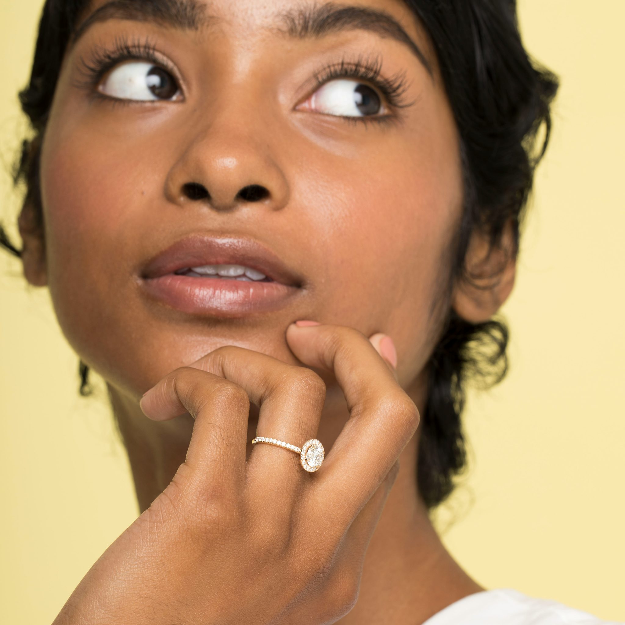 The Halo | Round Brilliant | 18k | Yellow Gold | bandAccent: Pavé | caratWeight: 2.0ct | haloSize: original | diamondOrientation: vertical