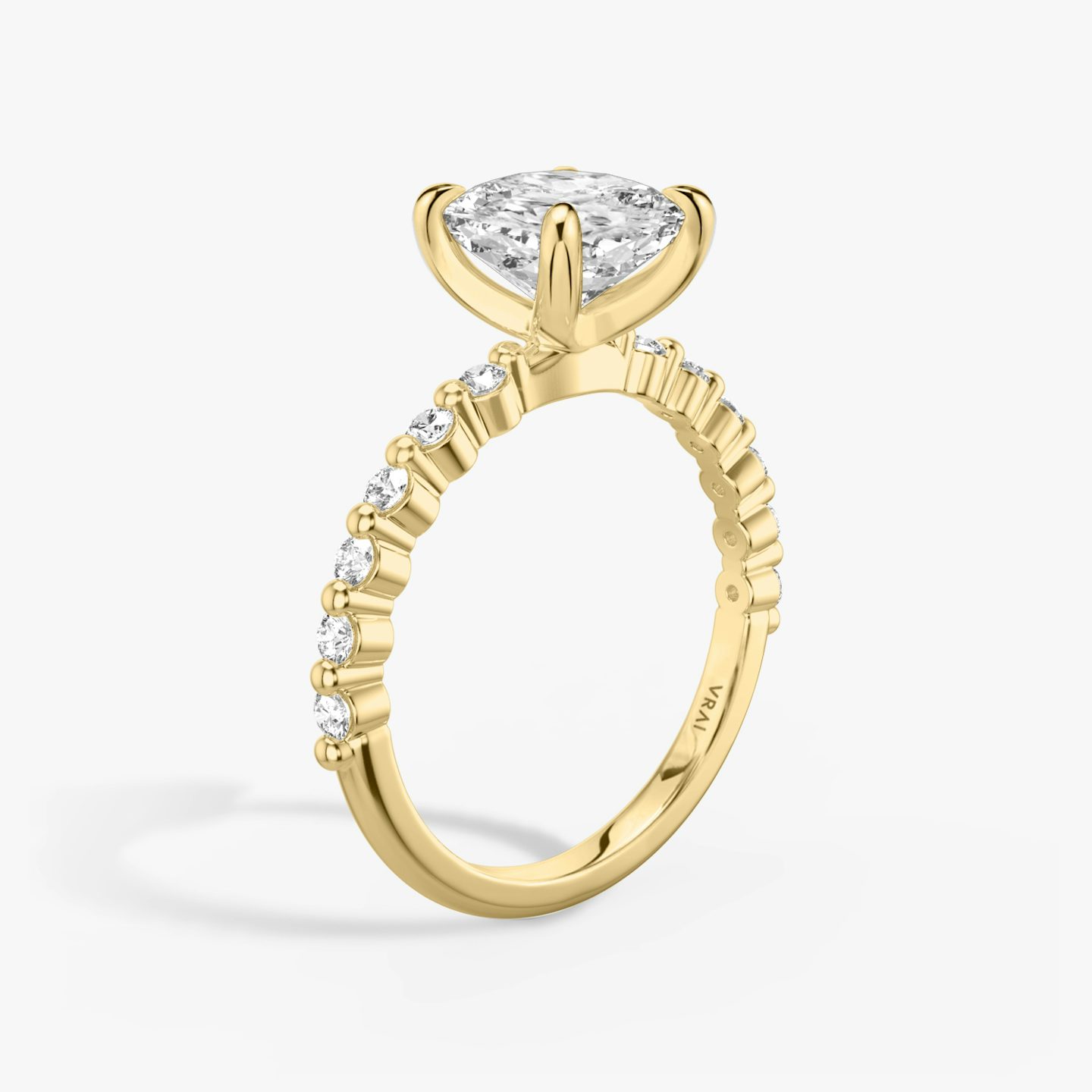 Bague de fiançailles Single Shared Prong | Coussin | 18k | Or jaune | bandAccent: Simple | bandStoneStyle: original | diamondOrientation: vertical | caratWeight: other