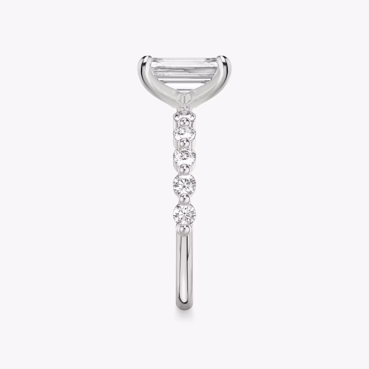 Single Shared Prong | Emerald | Platin | bandAccent: Ohne Pavé-Besatz | bandStoneStyle: large | diamondOrientation: vertical | caratWeight: other