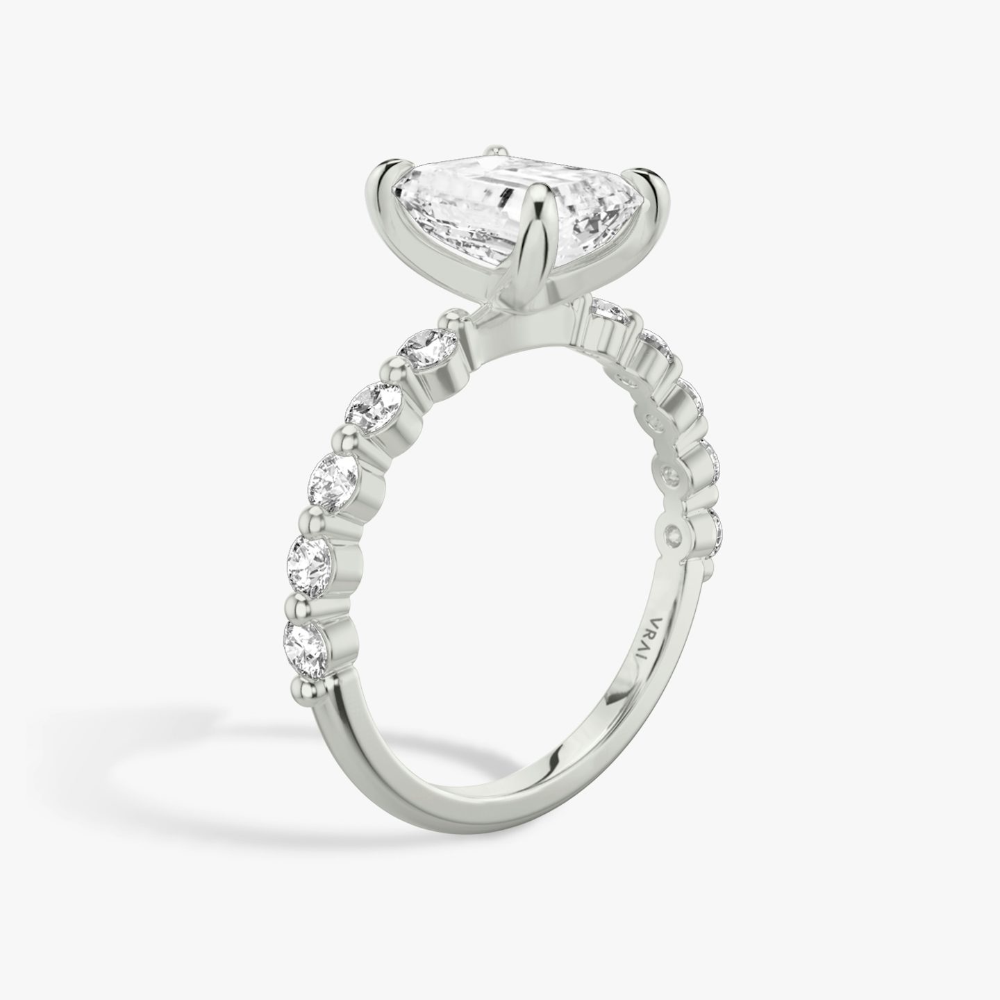 The Single Shared Prong | Emerald | Platinum | bandAccent: Plain | bandStoneStyle: large | diamondOrientation: vertical | caratWeight: other