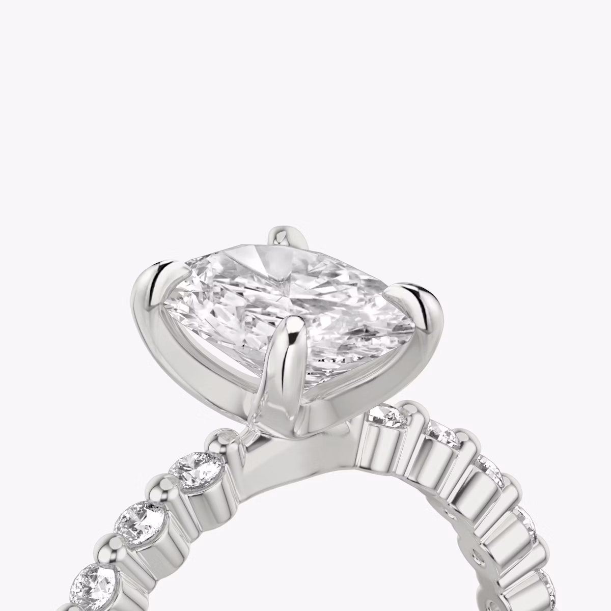 The Single Shared Prong | Oval | 18k | White Gold | bandAccent: Plain | bandStoneStyle: original | diamondOrientation: vertical | caratWeight: other
