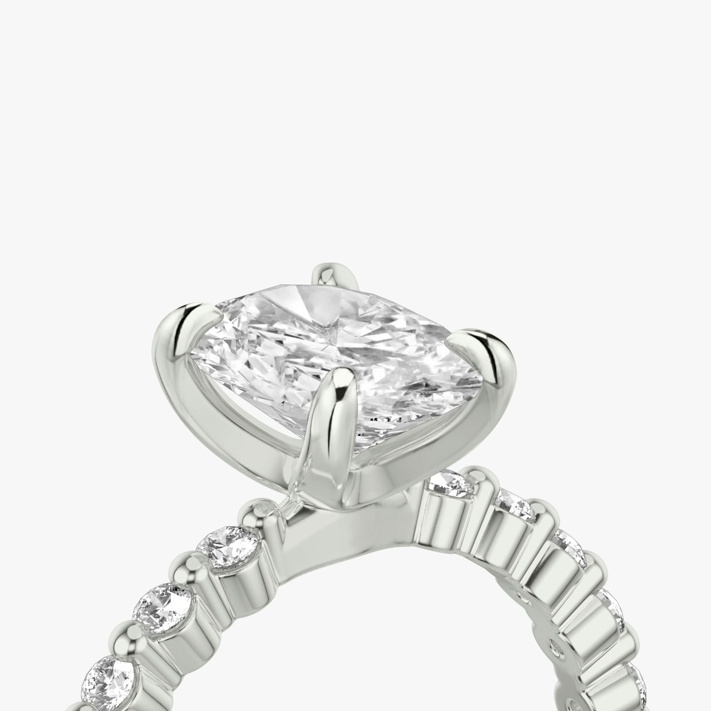 Single Shared Prong | Oval | Platin | bandAccent: Ohne Pavé-Besatz | bandStoneStyle: original | diamondOrientation: vertical | caratWeight: other