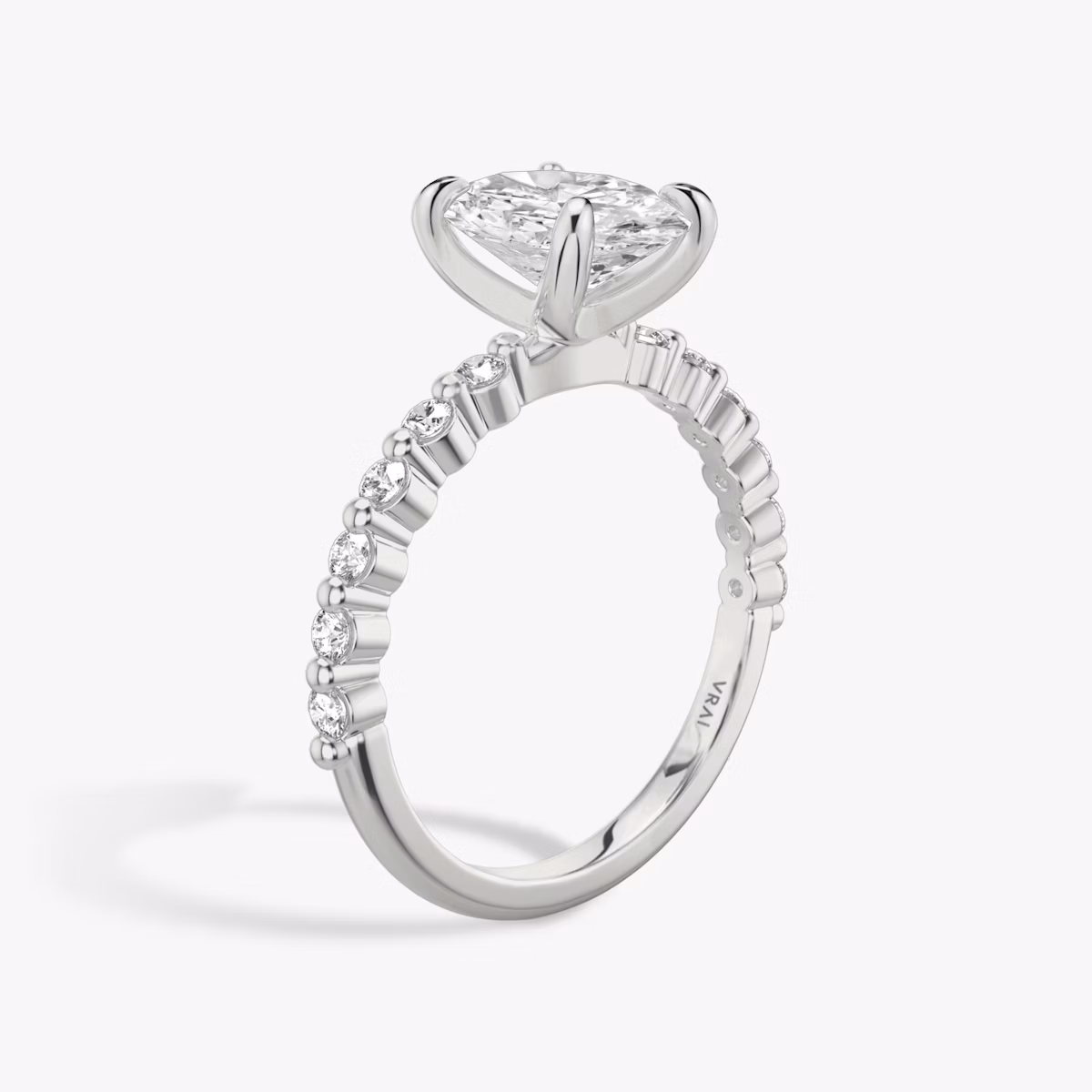 The Single Shared Prong | Oval | 18k | White Gold | bandAccent: Plain | bandStoneStyle: original | diamondOrientation: vertical | caratWeight: other