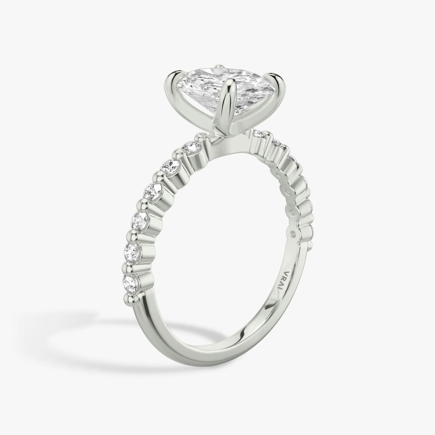 Single Shared Prong | Oval | Platin | bandAccent: Ohne Pavé-Besatz | bandStoneStyle: original | diamondOrientation: vertical | caratWeight: other