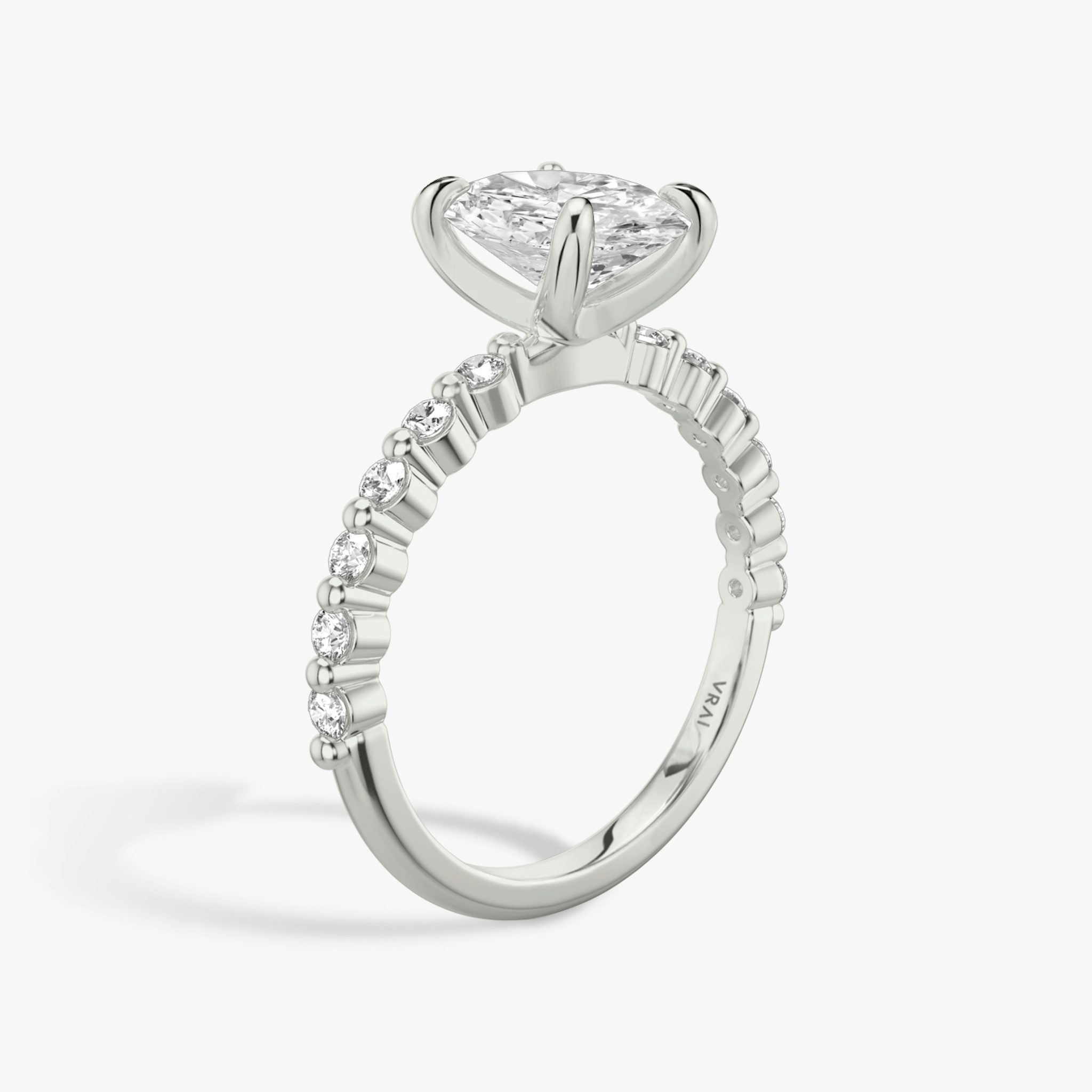The Single Shared Prong | Oval | Platinum | bandAccent: Plain | bandStoneStyle: original | diamondOrientation: vertical | caratWeight: other