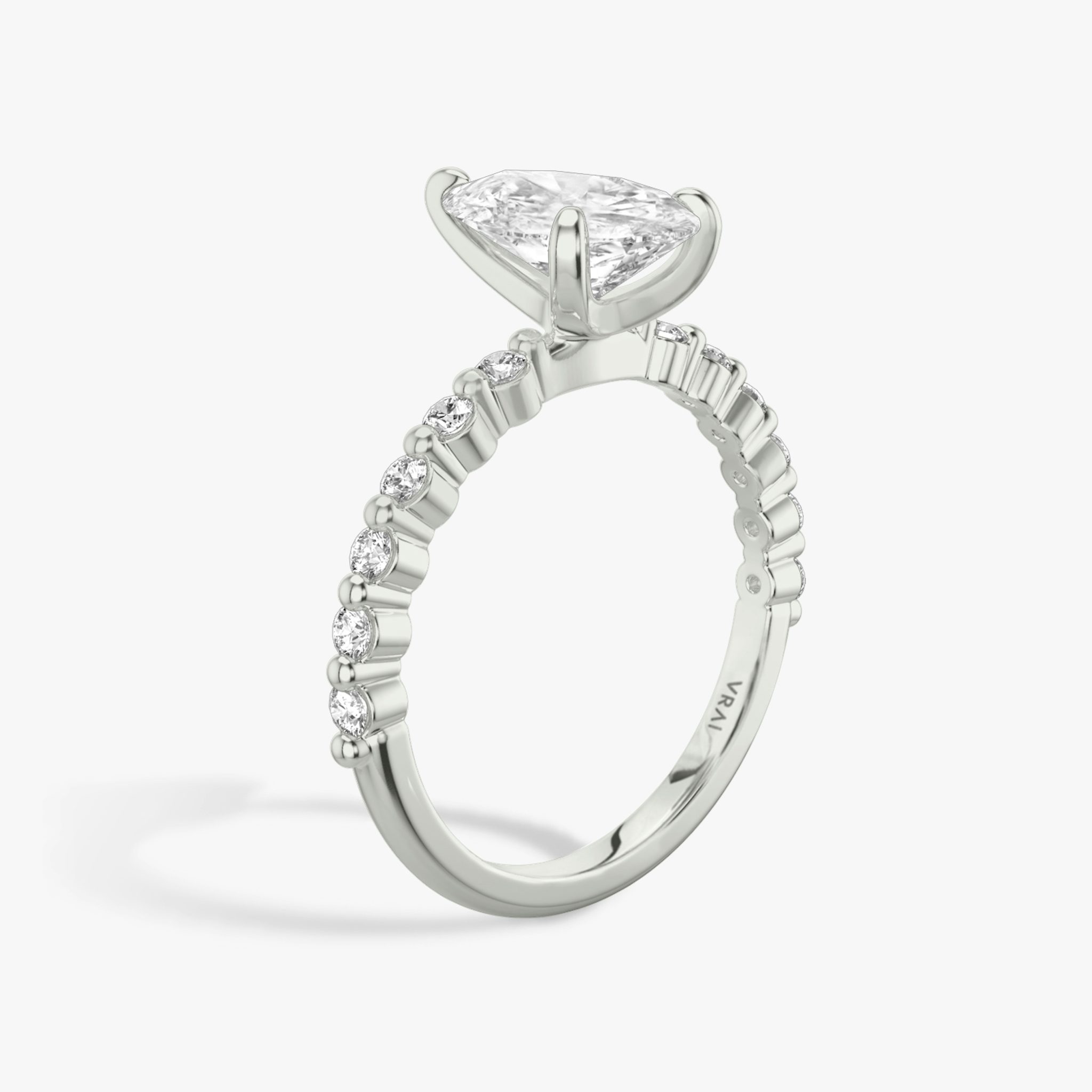 The Single Shared Prong | Pear | 18k | White Gold | bandAccent: Plain | bandStoneStyle: original | diamondOrientation: vertical | caratWeight: other