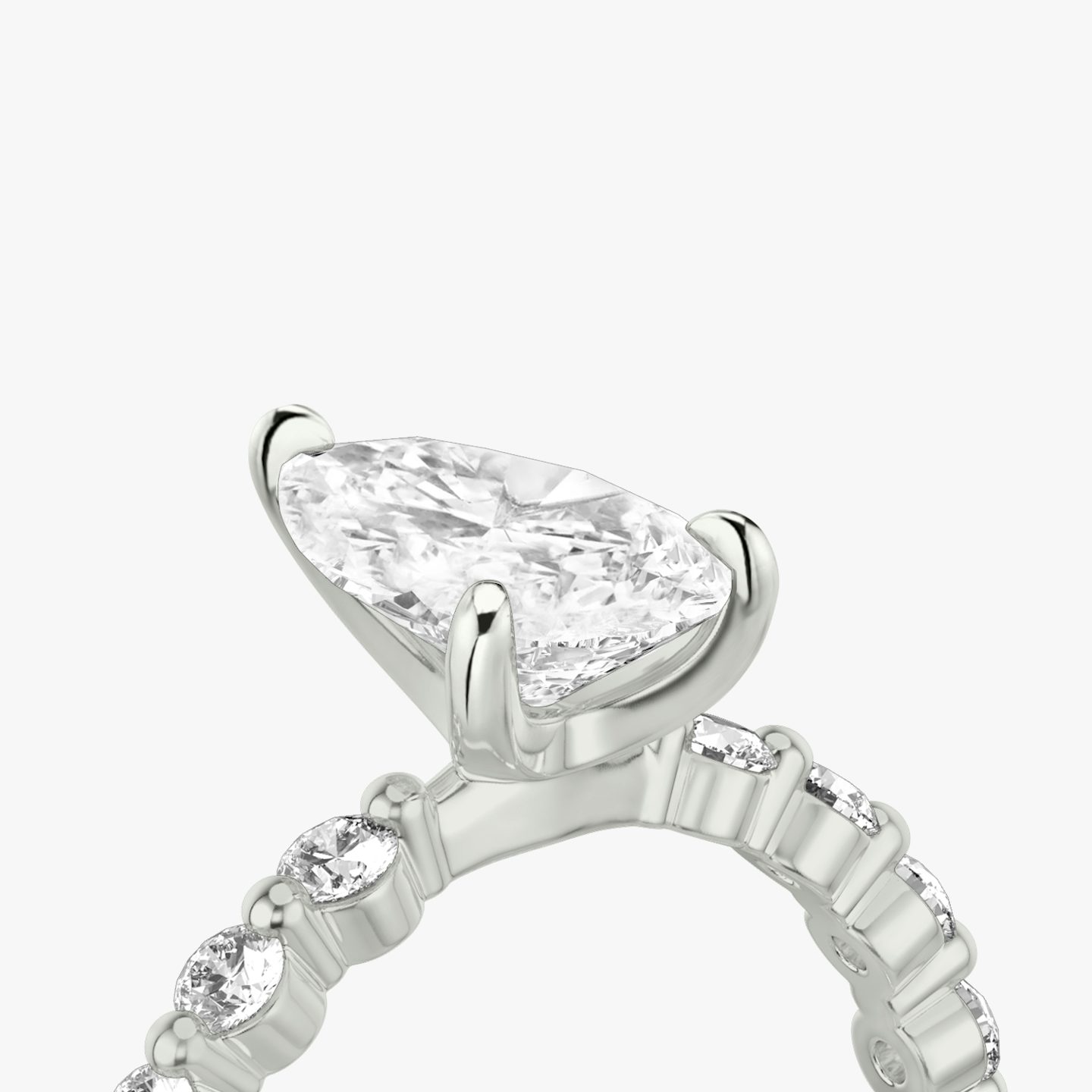 Single Shared Prong | Tropfen | Platin | bandAccent: Ohne Pavé-Besatz | bandStoneStyle: large | diamondOrientation: vertical | caratWeight: other