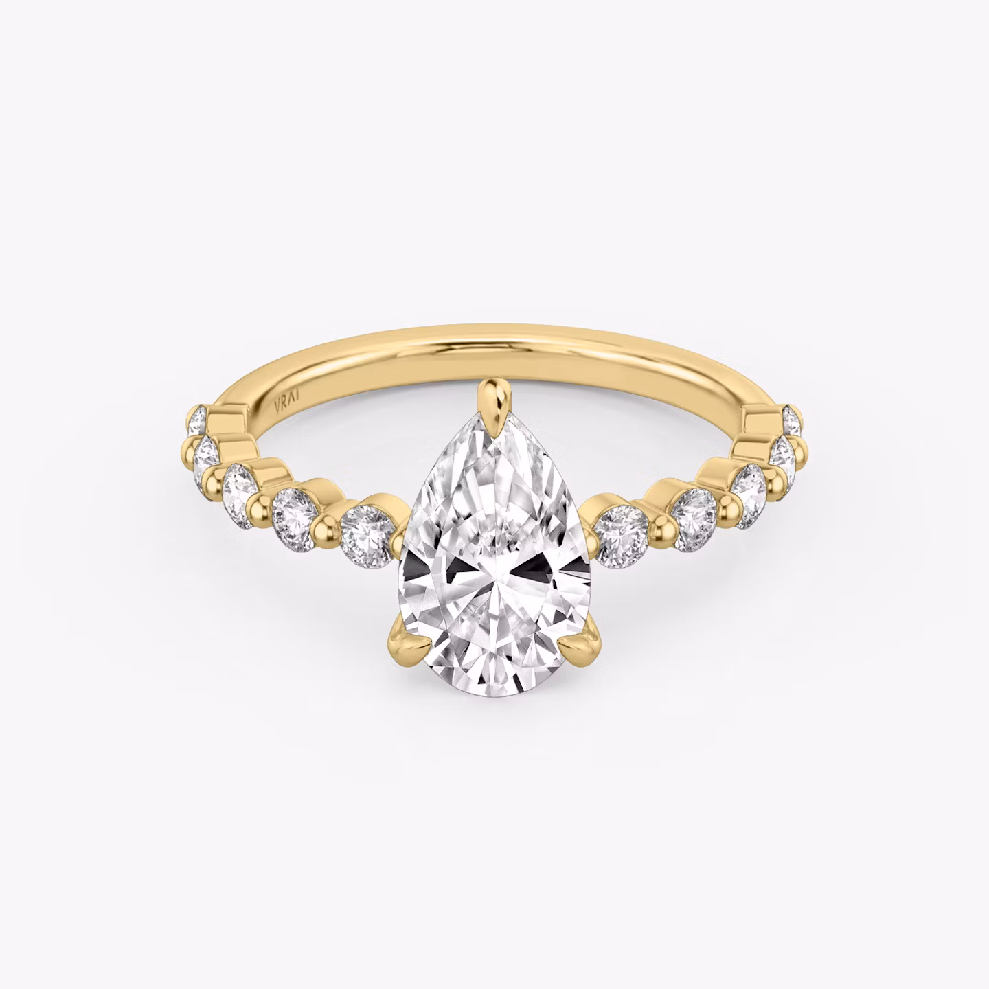 Bague de fiançailles Single Shared Prong | Poire | 18k | Or jaune | bandAccent: Simple | bandStoneStyle: large | diamondOrientation: vertical | caratWeight: other