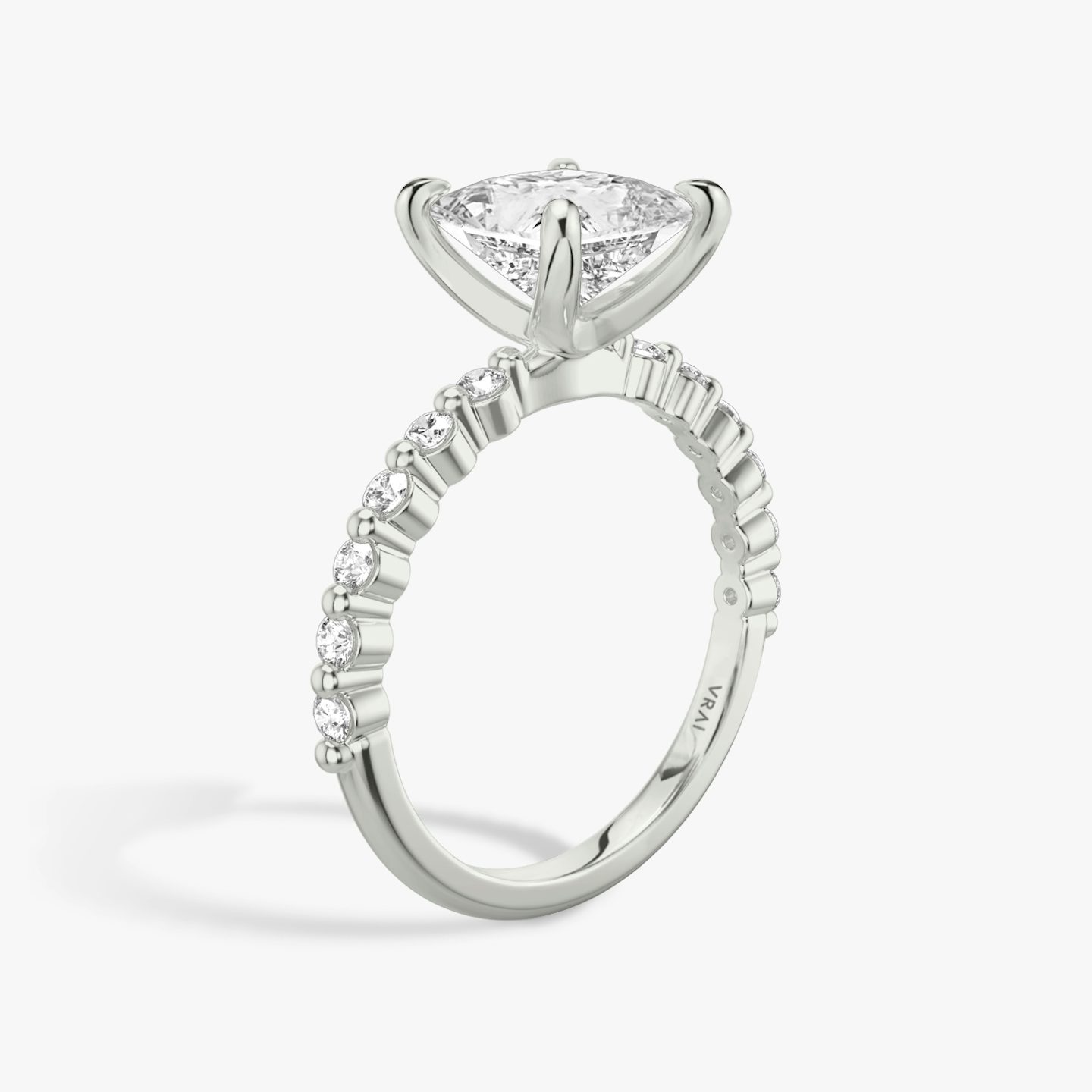 The Single Shared Prong | Princess | 18k | White Gold | bandAccent: Plain | bandStoneStyle: original | diamondOrientation: vertical | caratWeight: other