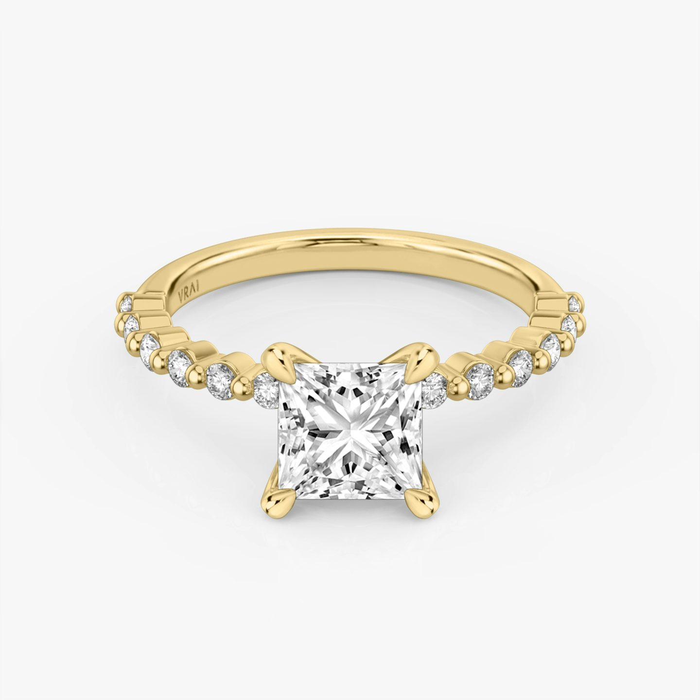 Bague de fiançailles Single Shared Prong | Princesse | 18k | Or jaune | bandAccent: Simple | bandStoneStyle: original | diamondOrientation: vertical | caratWeight: other