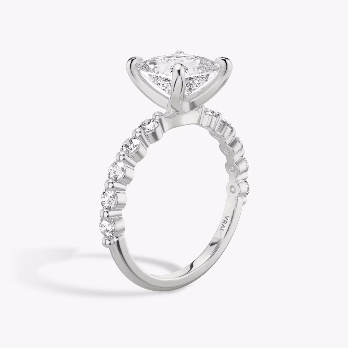 The Single Shared Prong | Princess | 18k | White Gold | bandAccent: Plain | bandStoneStyle: large | diamondOrientation: vertical | caratWeight: other