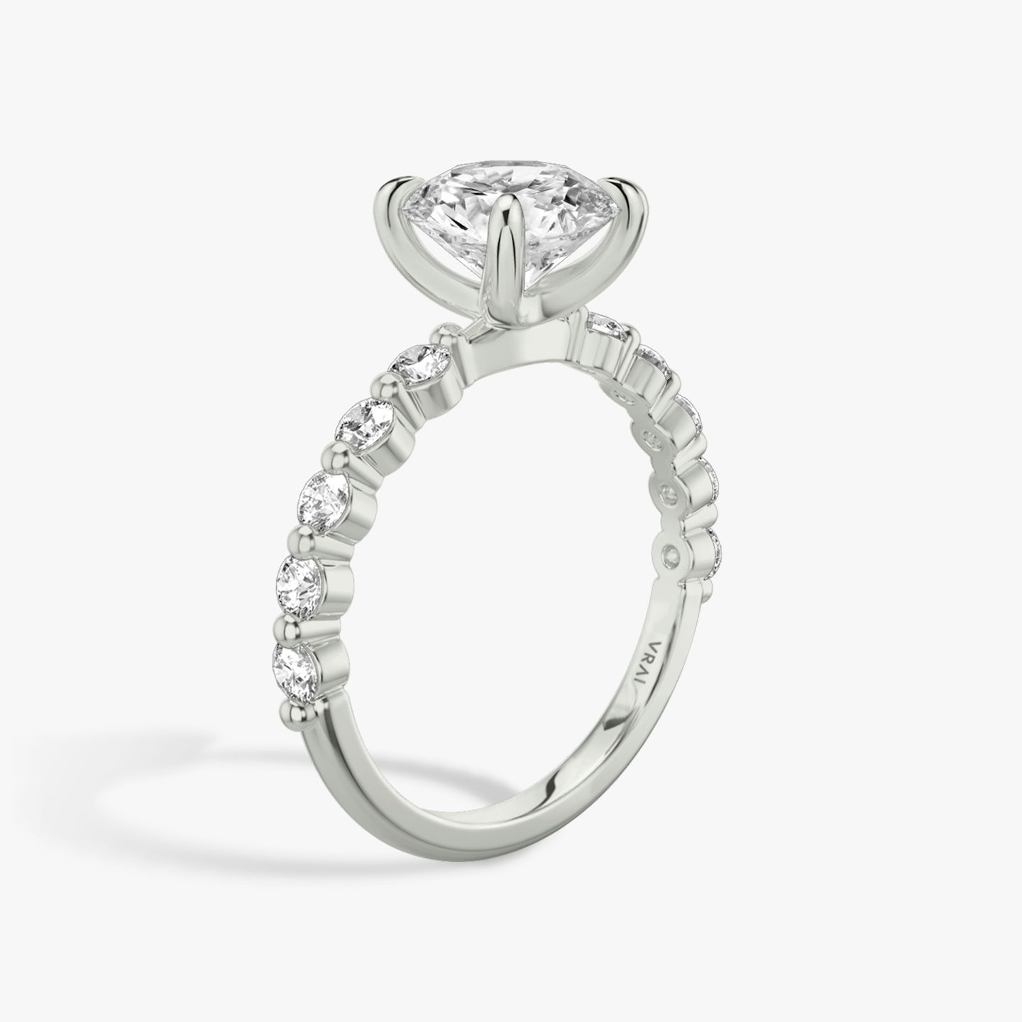 Anillo de compromiso Single Shared Prong | Brillante | 18k | Oro blanco | bandAccent: Simple | bandStoneStyle: large | caratWeight: other | diamondOrientation: vertical