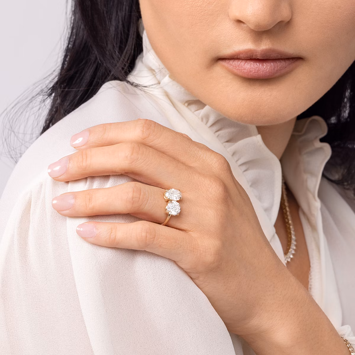 The Toi et Moi | Round Brilliant and Oval | 18k | Yellow Gold | bandAccent: Plain | diamondOrientation: vertical | caratWeight: other