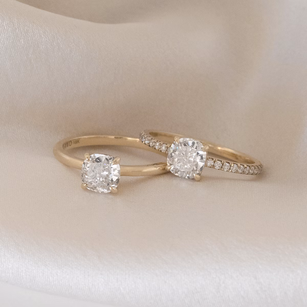 The Signature | Cushion | 18k | Yellow Gold | bandAccent: Plain | bandWidth: standard | hiddenHalo: no | diamondOrientation: vertical | caratWeight: other