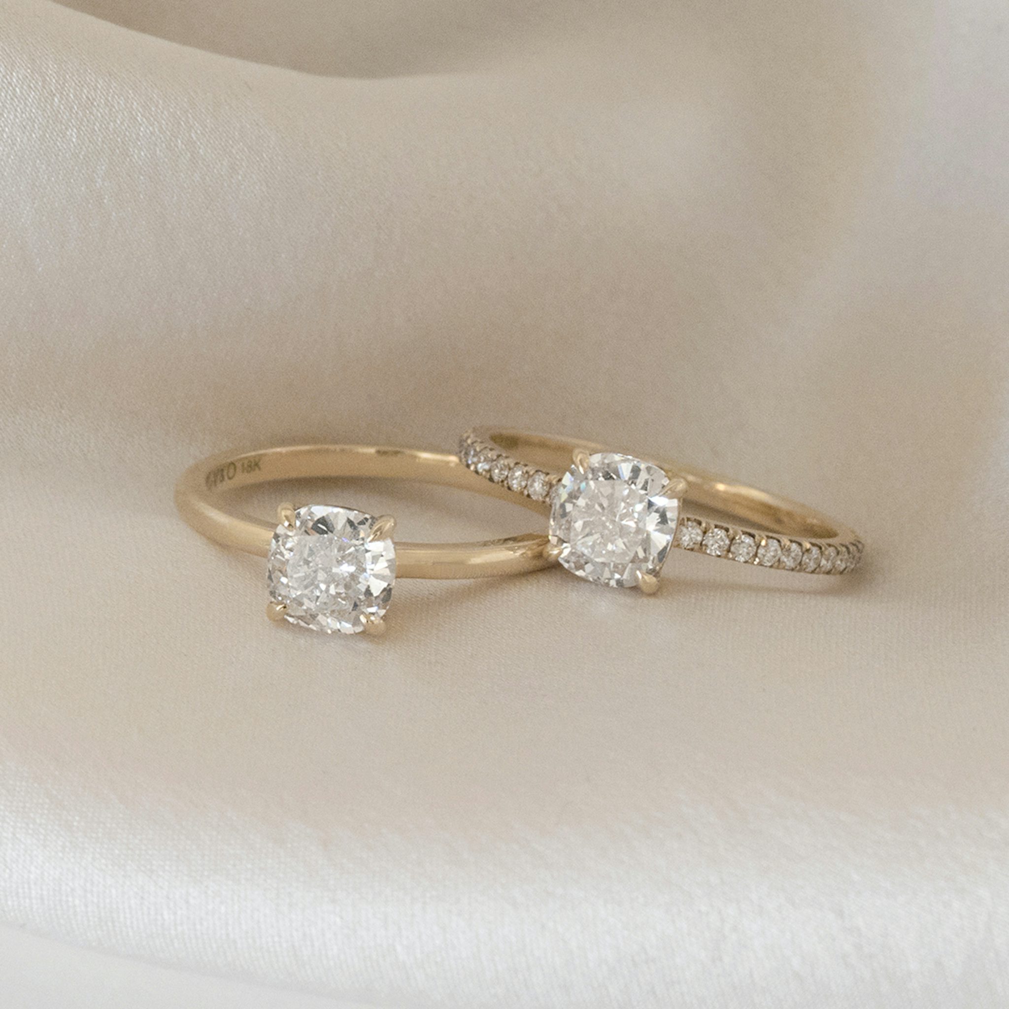 The Signature | Cushion | 18k | White Gold | bandAccent: Pavé | bandWidth: standard | hiddenHalo: no | diamondOrientation: vertical | caratWeight: other