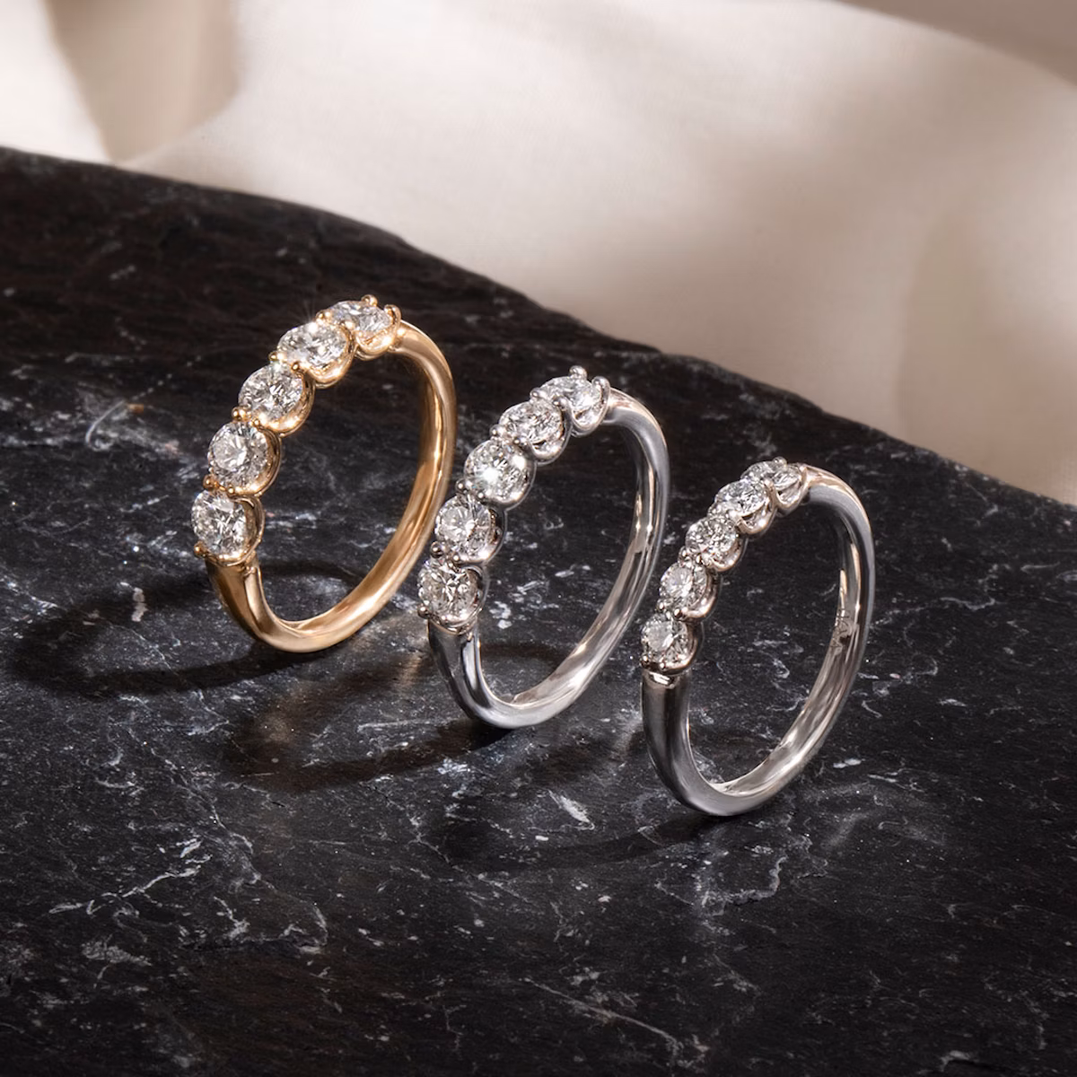 Five Stone Ehering | Rund | 18k | Gelbgold | bandVersion: petite