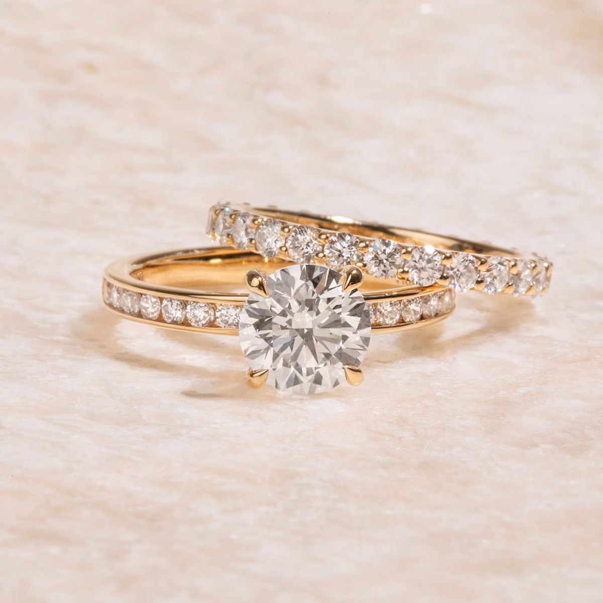 The Devotion | Round Brilliant | 18k | Yellow Gold | bandAccent: Pavé | bandStoneShape: Round Brilliant | bandStoneStyle: original | caratWeight: 1.0ct | diamondOrientation: vertical