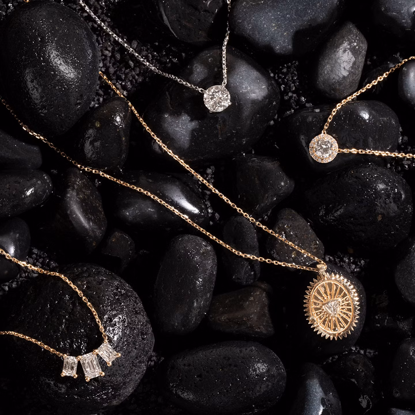 Arc Necklace | Emerald | 14k | Yellow Gold | diamondCount: 3 | diamondSize: original | chainLength: 16-18