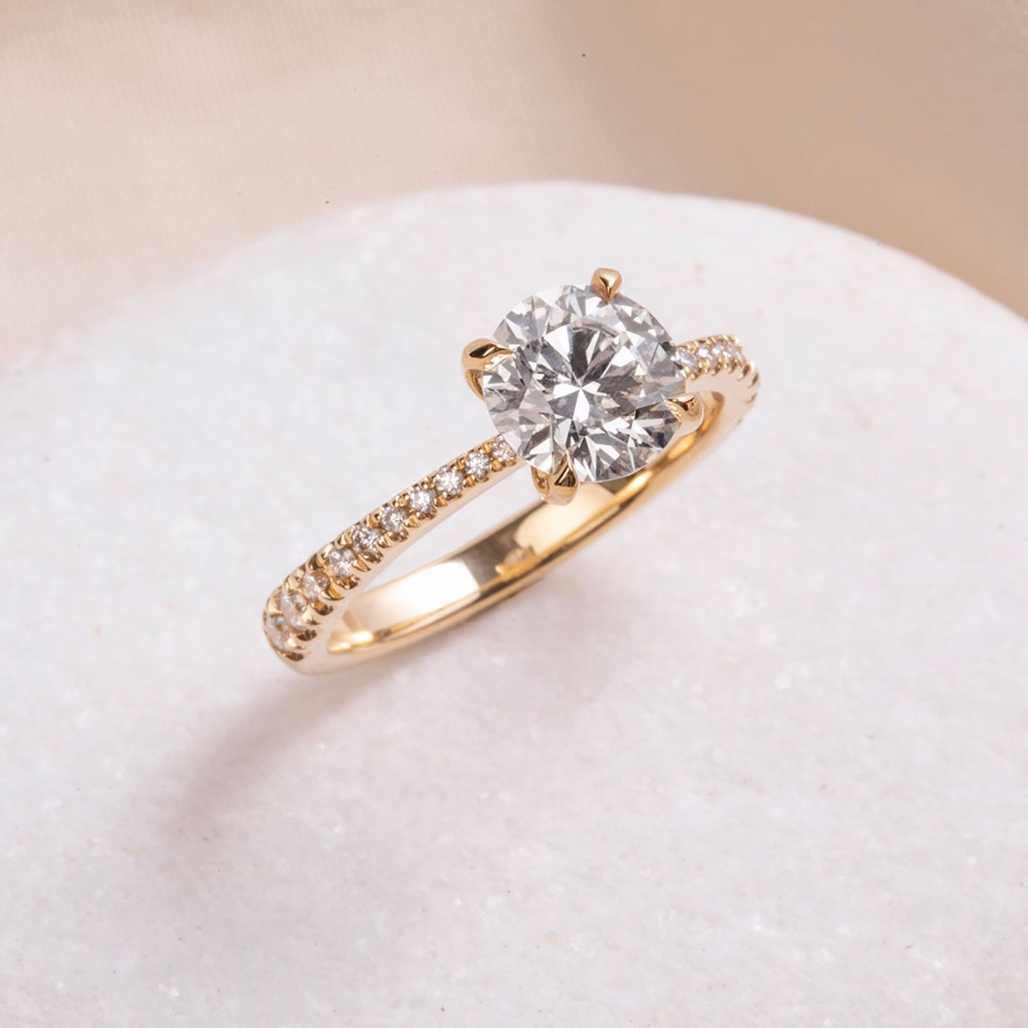 The Tapered Classic | Round Brilliant | 18k | Yellow Gold | bandAccent: Pavé | caratWeight: other | diamondOrientation: vertical
