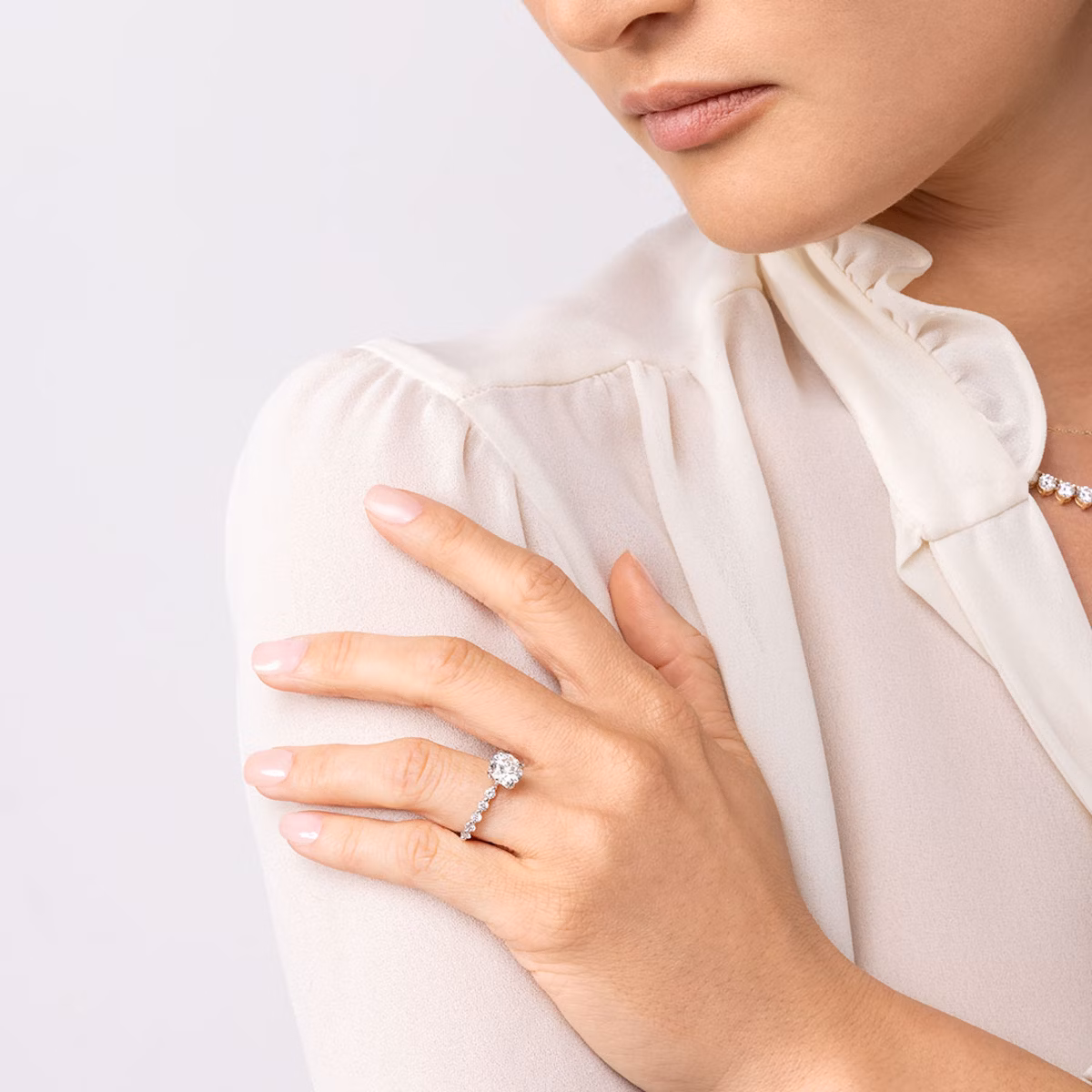 The Single Shared Prong | Round Brilliant | Platinum | bandAccent: Plain | bandStoneStyle: large | caratWeight: other | diamondOrientation: vertical