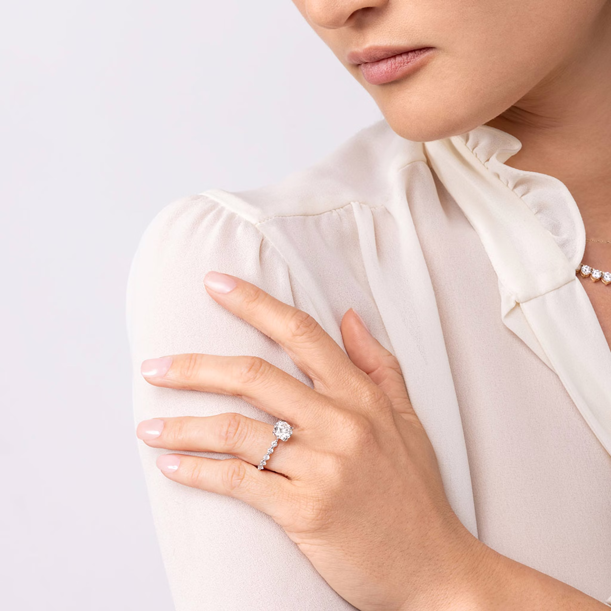 The Single Shared Prong | Round Brilliant | Platinum | bandAccent: Plain | bandStoneStyle: original | caratWeight: 1.0ct | diamondOrientation: vertical